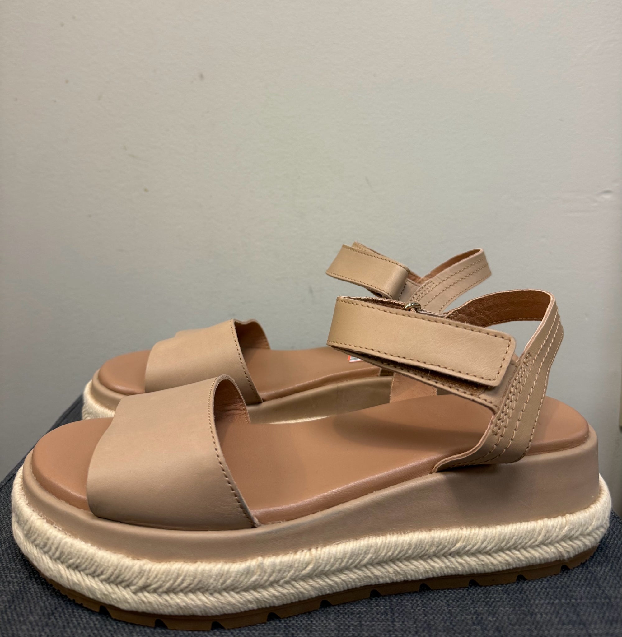 10 SOREL Tan Sandals