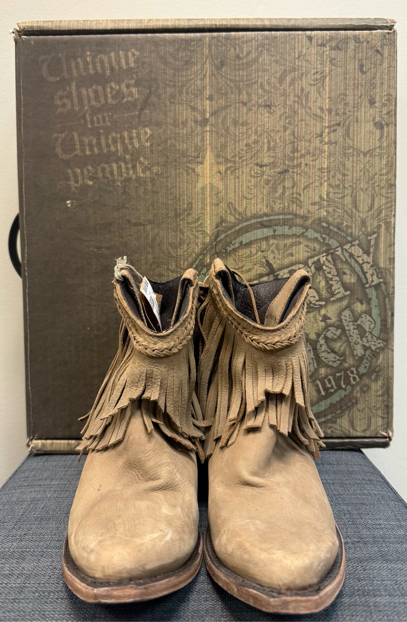 7.5 CAVENDER'S TAN SUEDE Boots