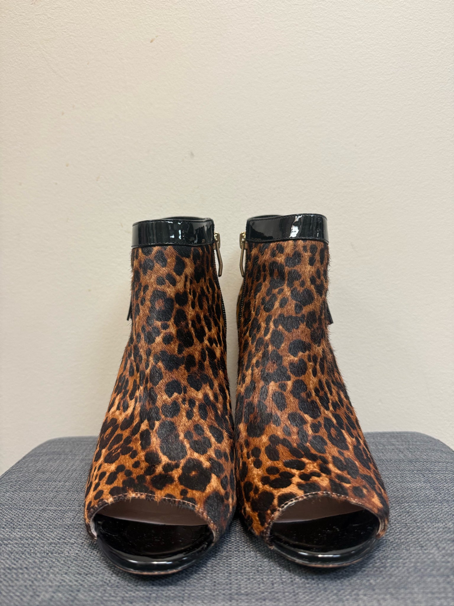 9.5 VINCE CAMUTO Animal Print Boots