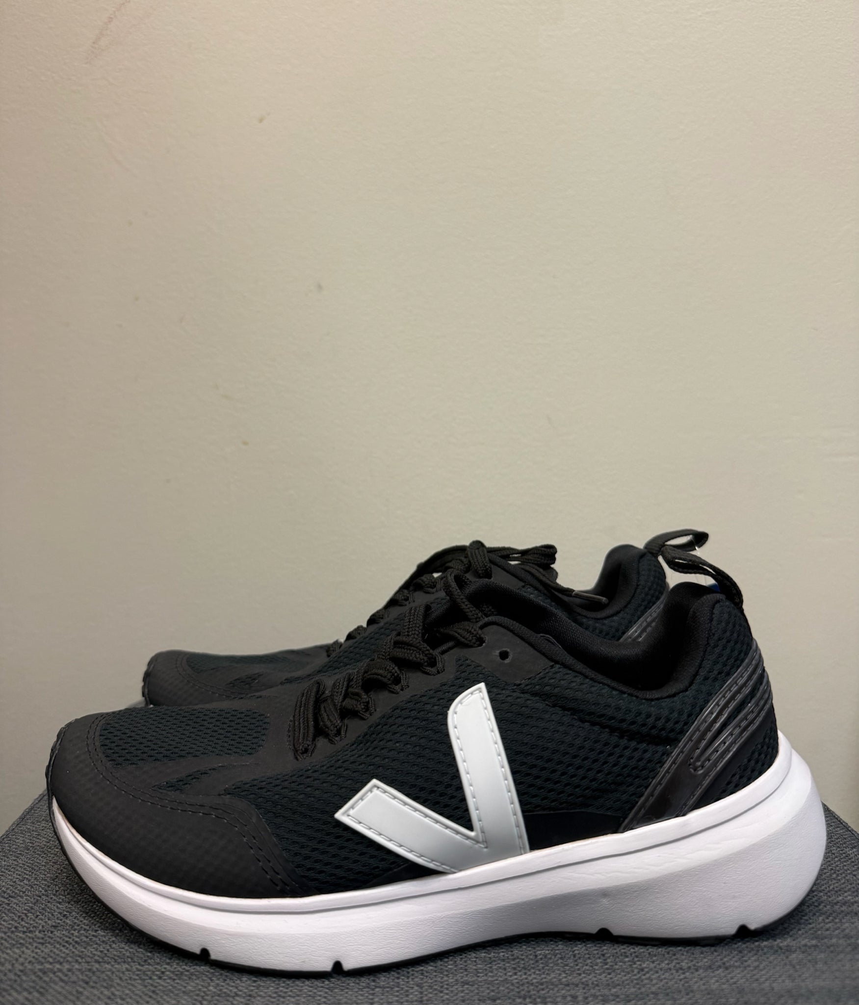 7 VEJA Black Sneakers