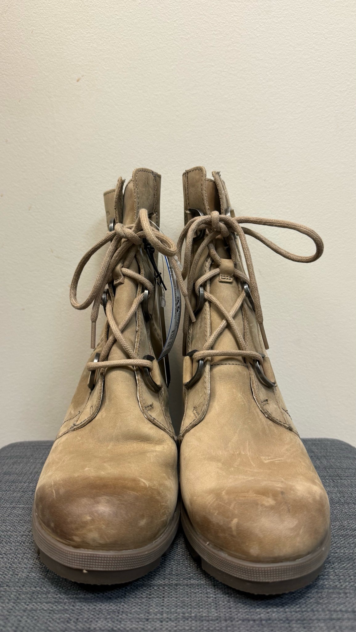 9.5 SOREL Tan Boots