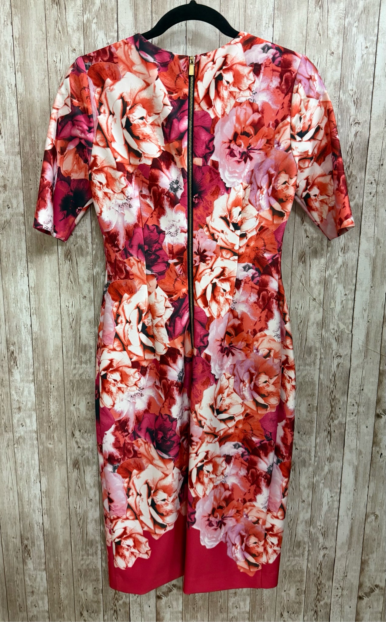 Size 6 VINCE CAMUTO FUSCHIA FLORAL Dress