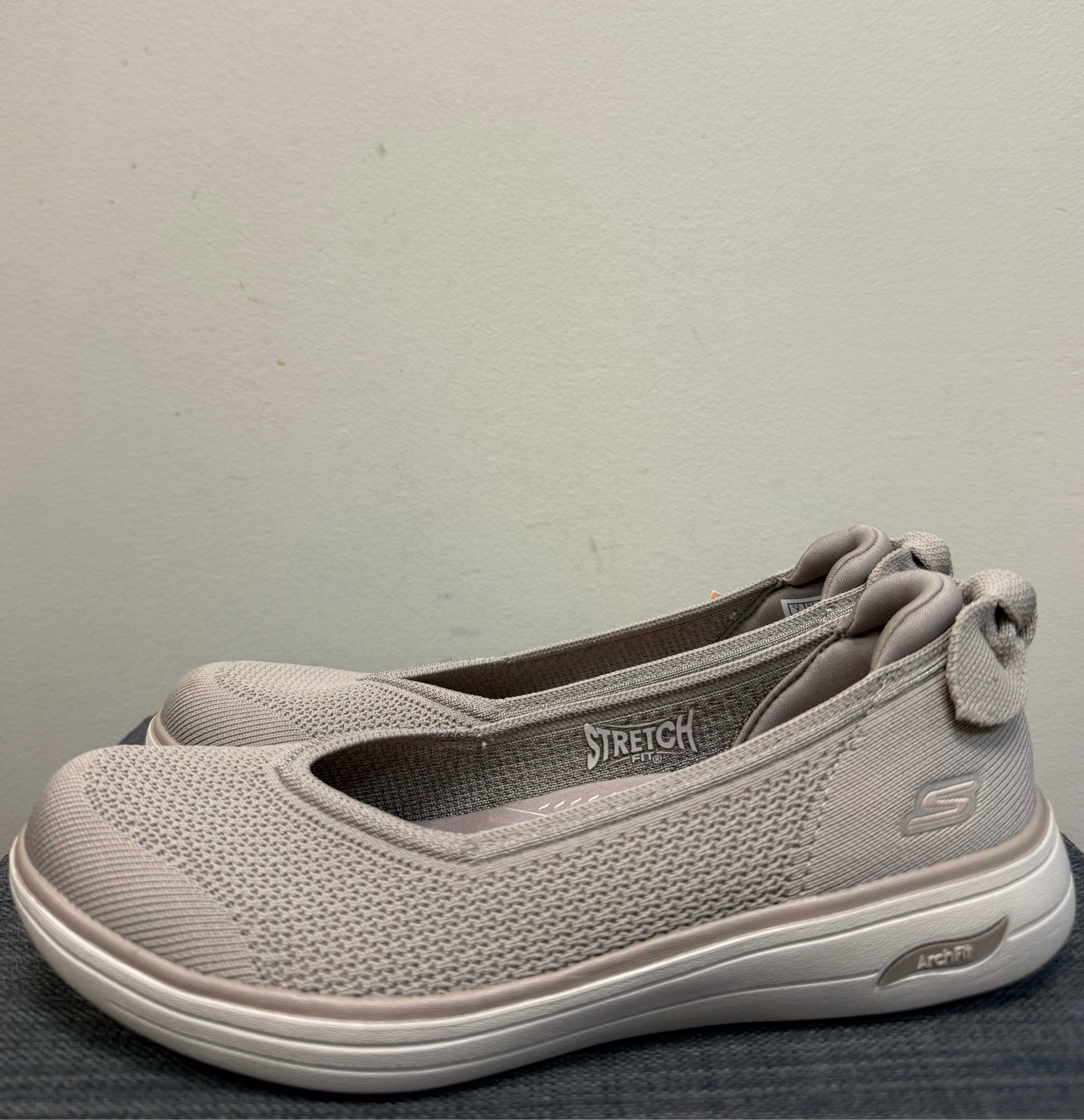 7 SKECHERS Taupe SHOES