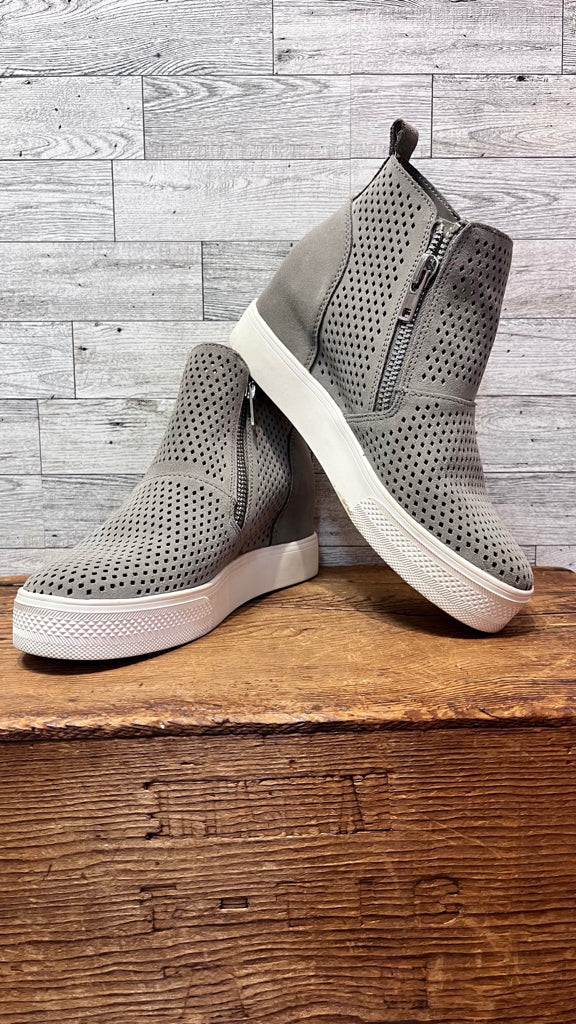 7.5 STEVE MADDEN GREY SHOES
