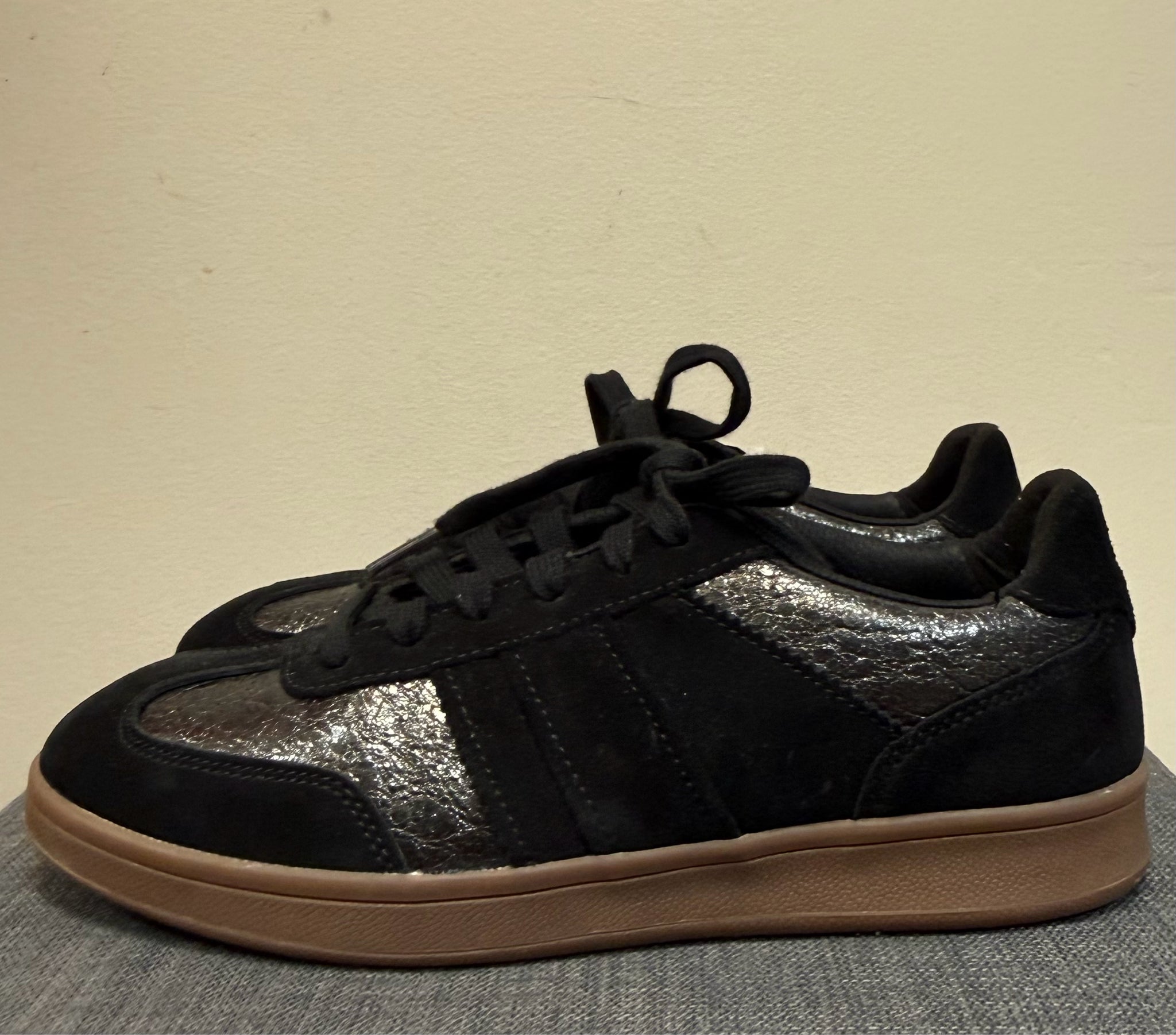 8 CLARKS Black SHOES