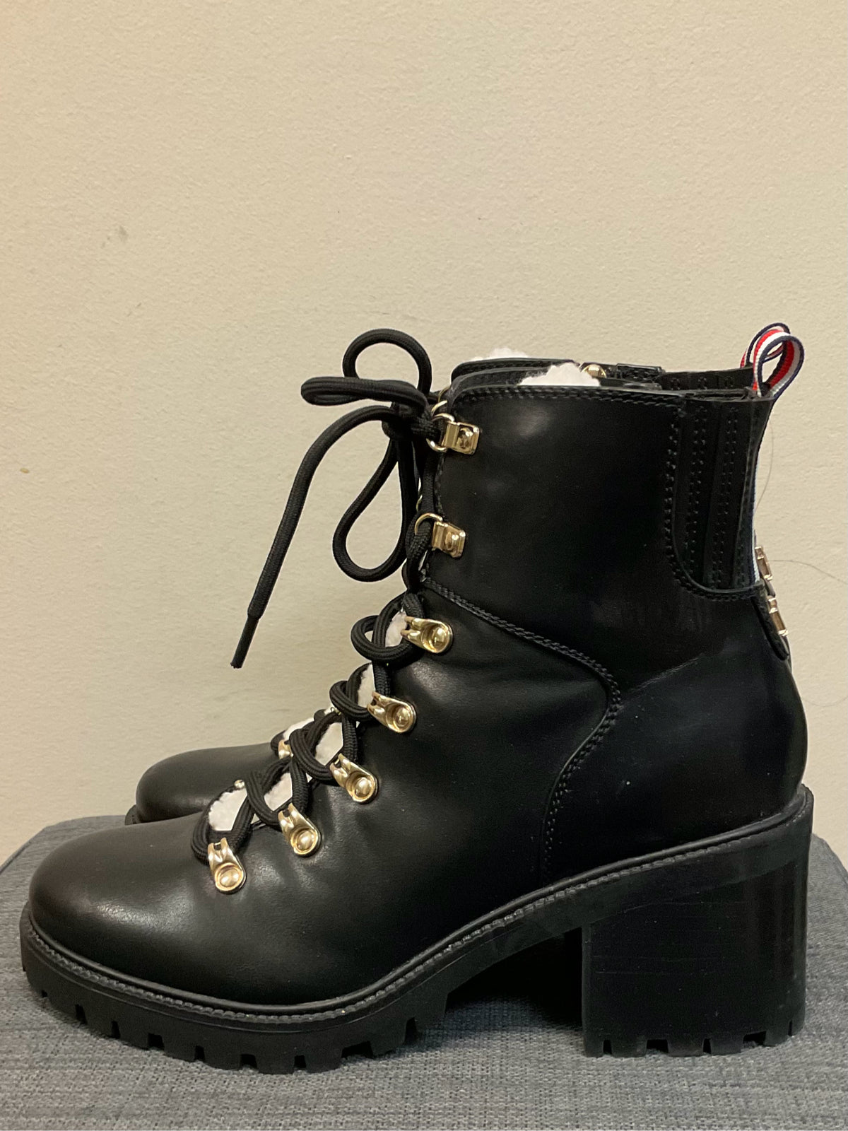 7 TOMMY HILFIGER Black Boots