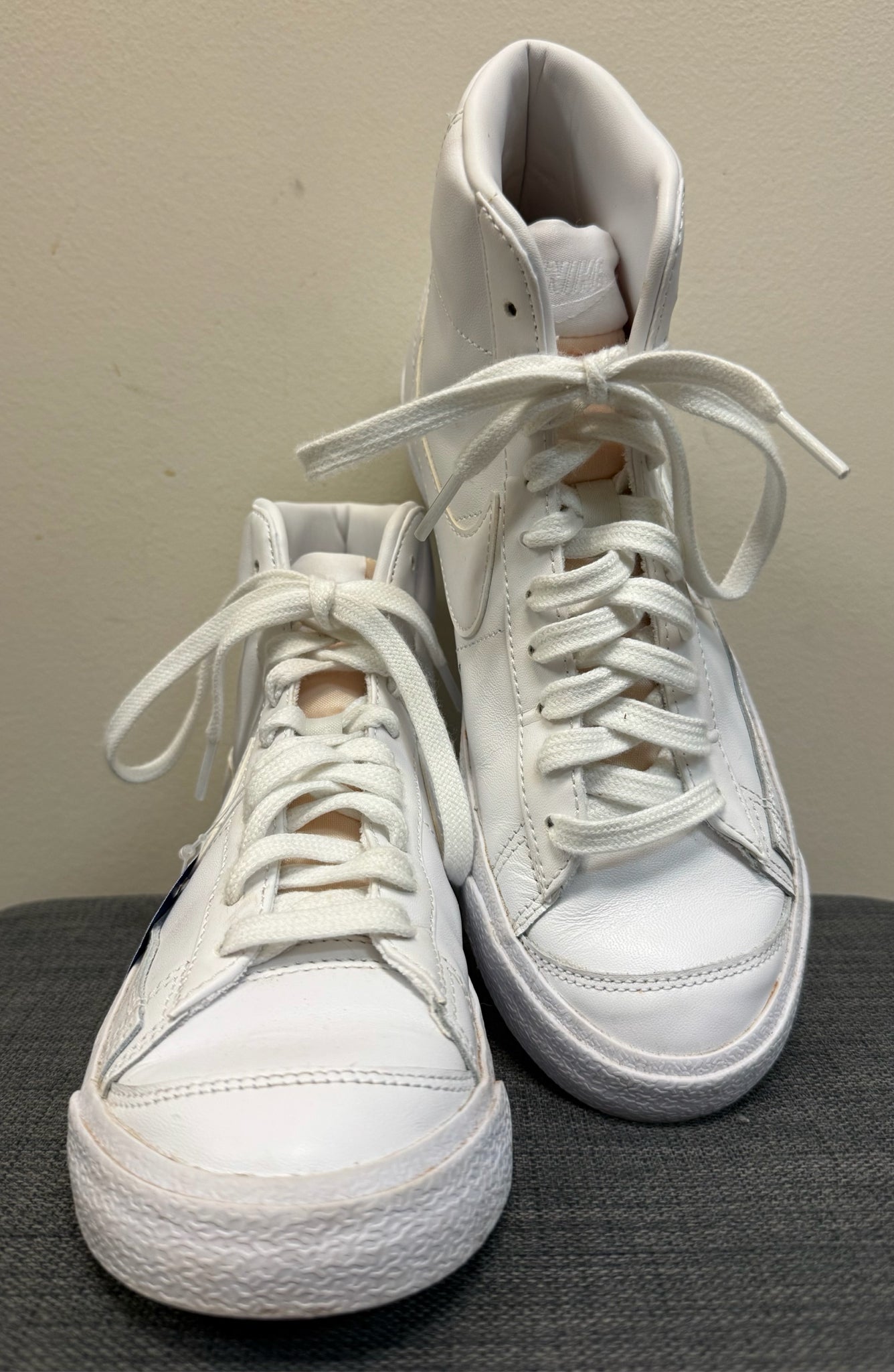 7 NIKE White Sneakers