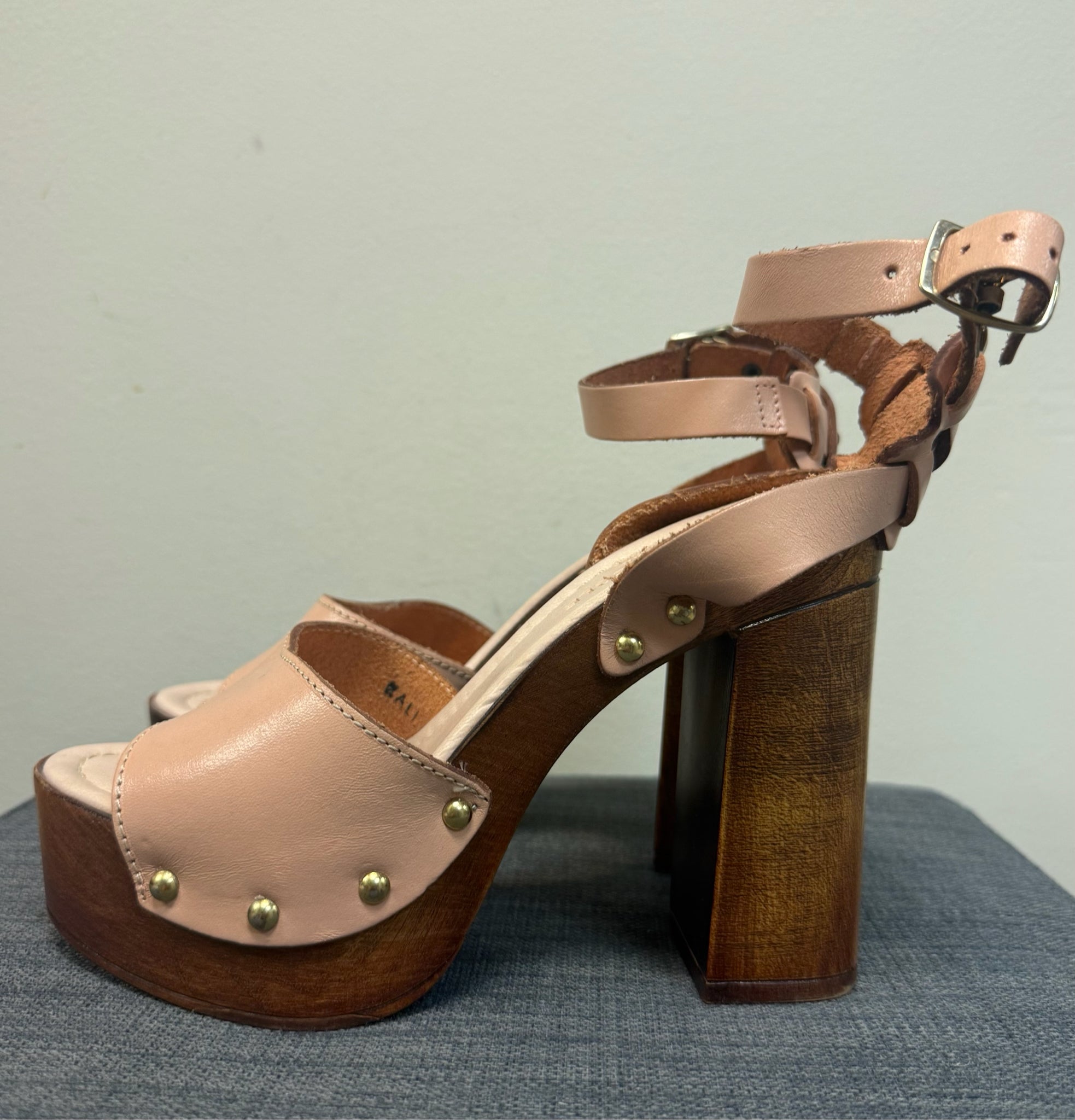6 KENNETH COLE BLUSH AND BROWN SHOES