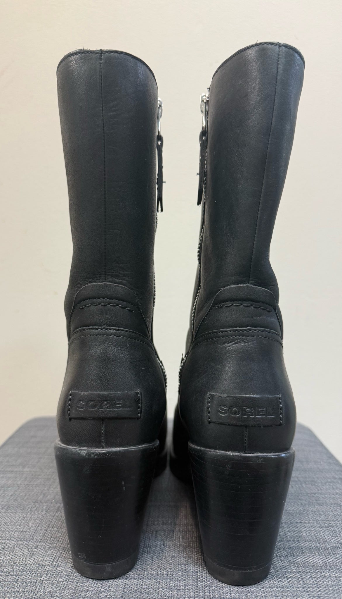8 SOREL Black Boots