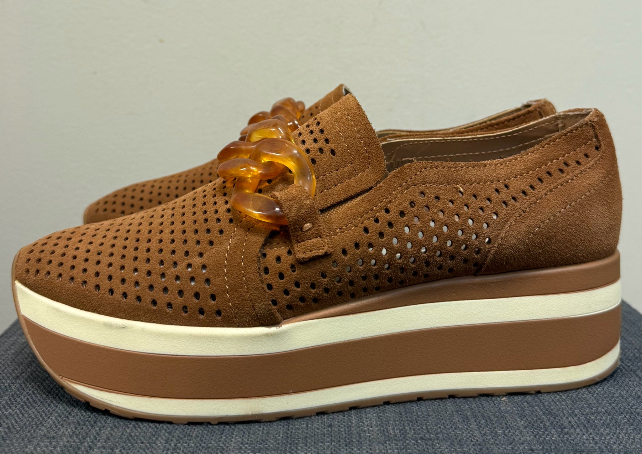 9 DOLCE VITA Camel Wedges