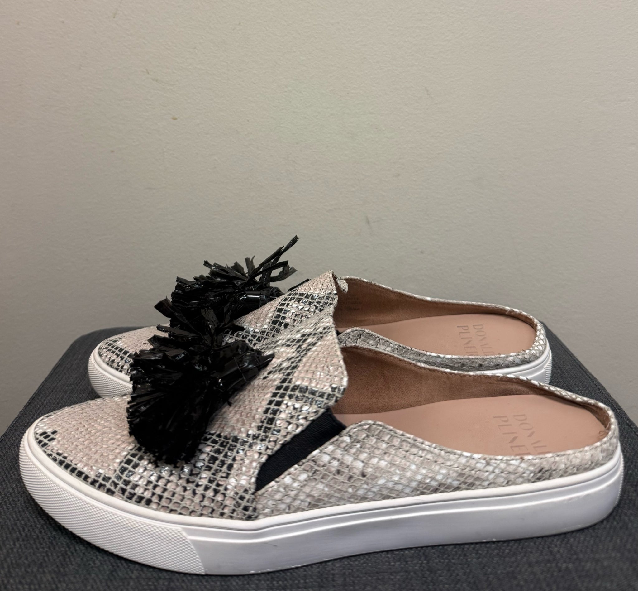 7.5 DONALD J PLINER SNAKE SHOES