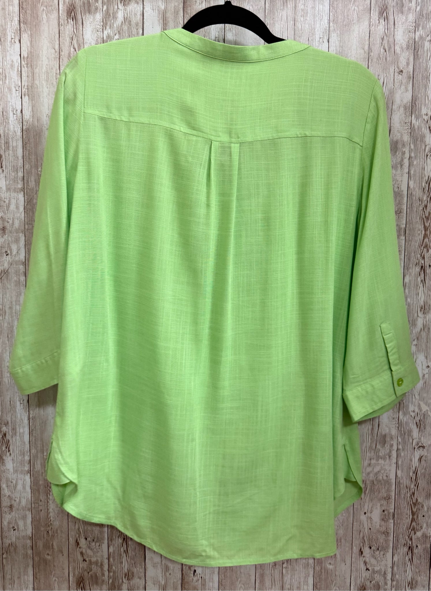 Size M CHICO'S LIME Top