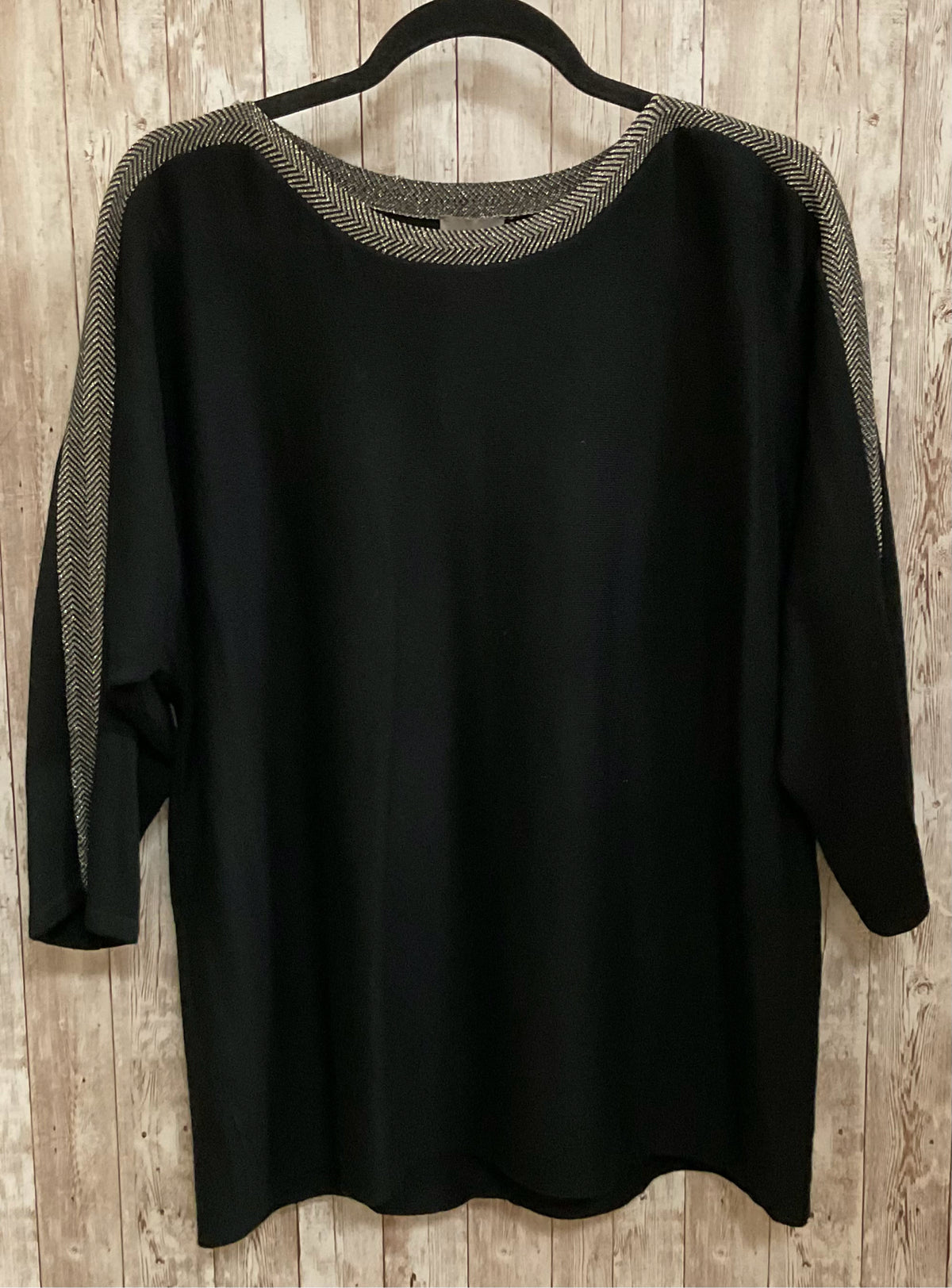Size L CHICO'S Black Top