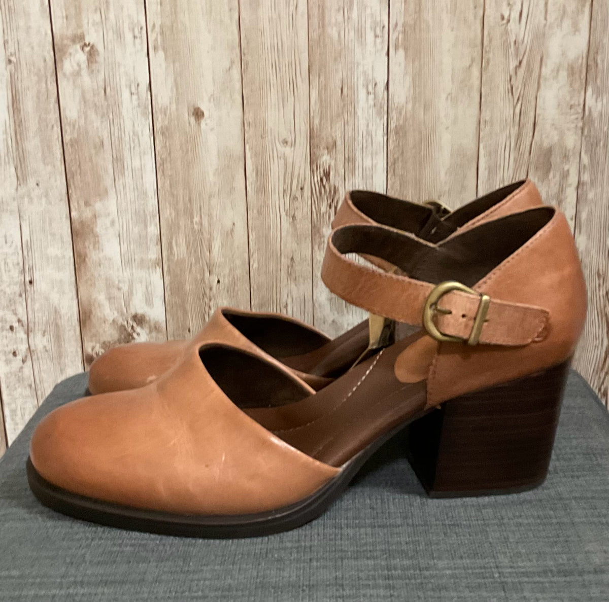 10 BORN Brown SHOES