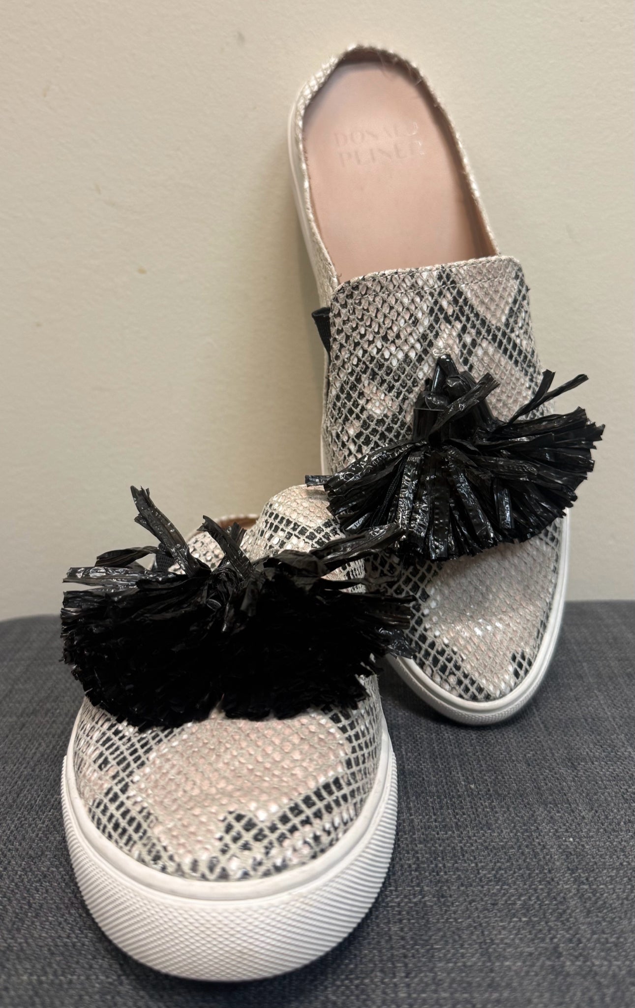 7.5 DONALD J PLINER SNAKE SHOES