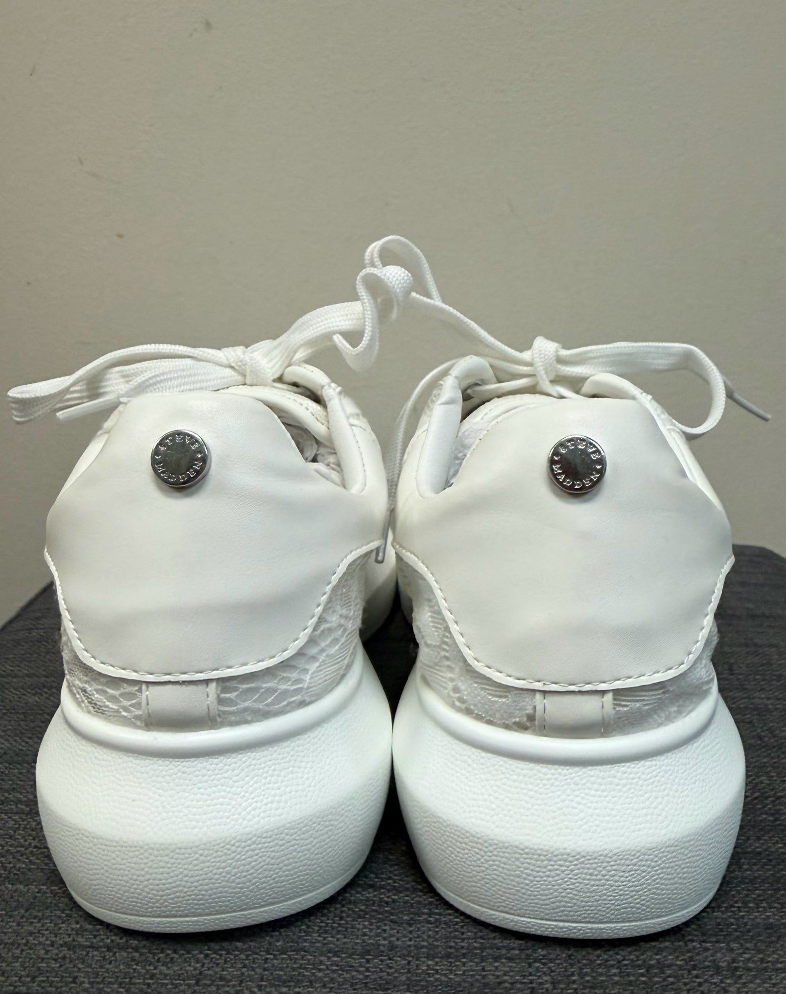 7.5 STEVE MADDEN White SHOES
