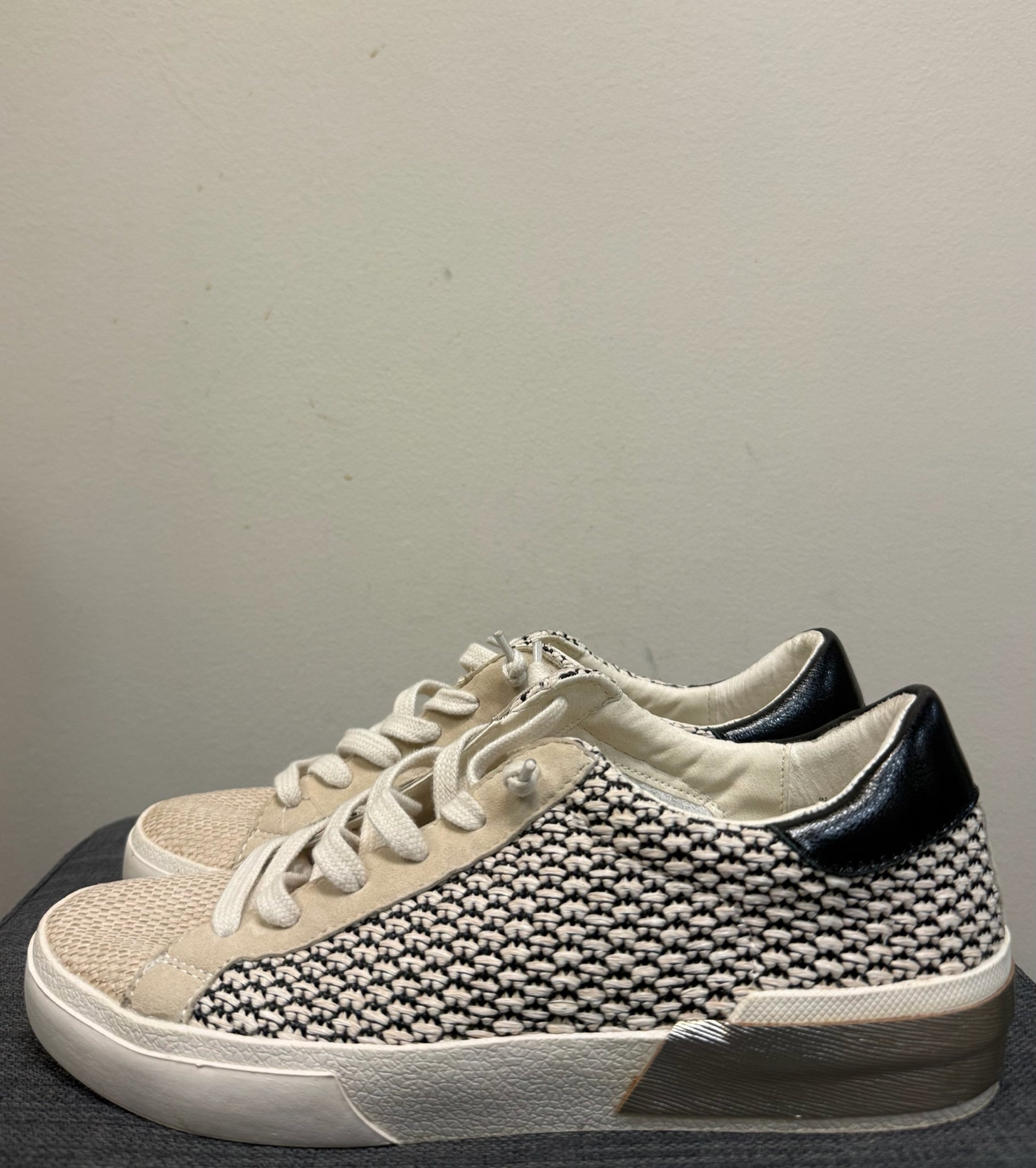 7.5 DOLCE VITA CREAM AND BLACK Sneakers