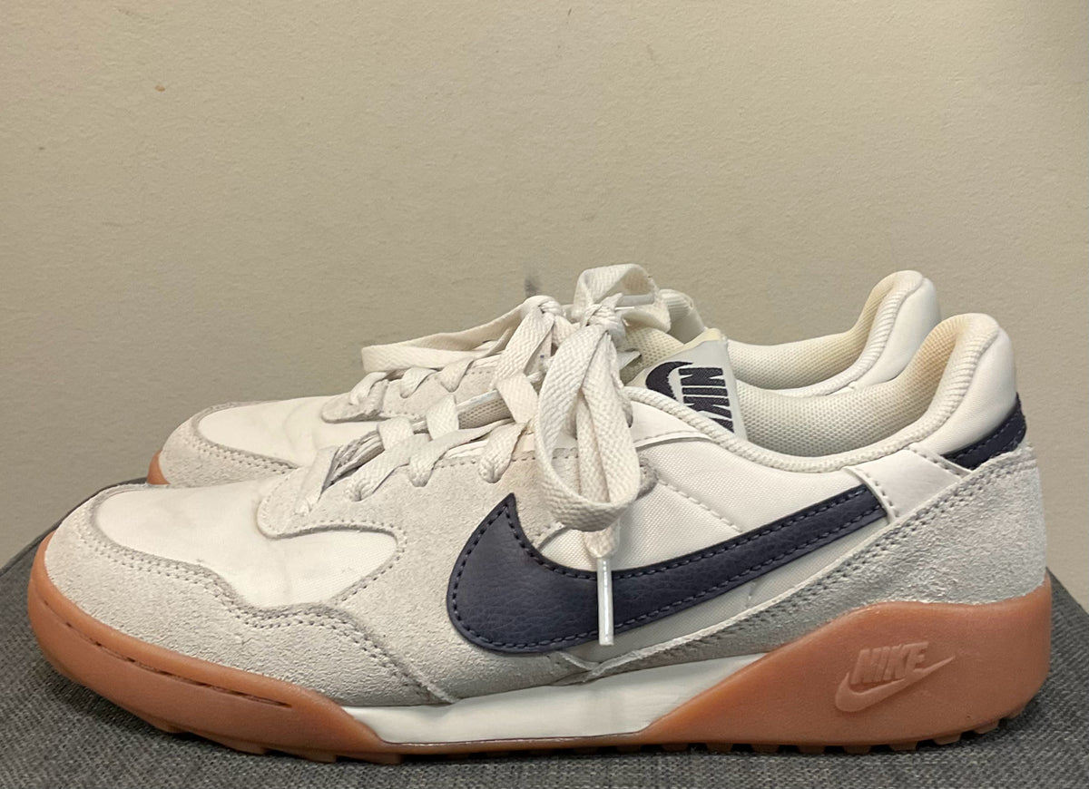 7 NIKE WHITE AND NAVY Sneakers