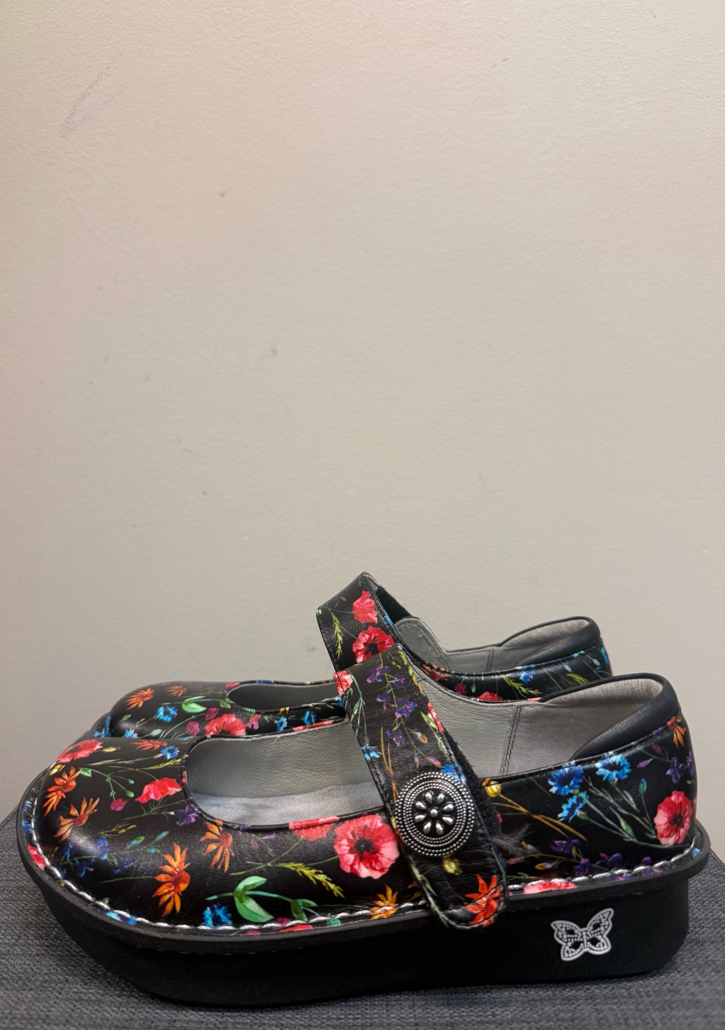 7 ALEGRIA BLACK FLORAL SHOES