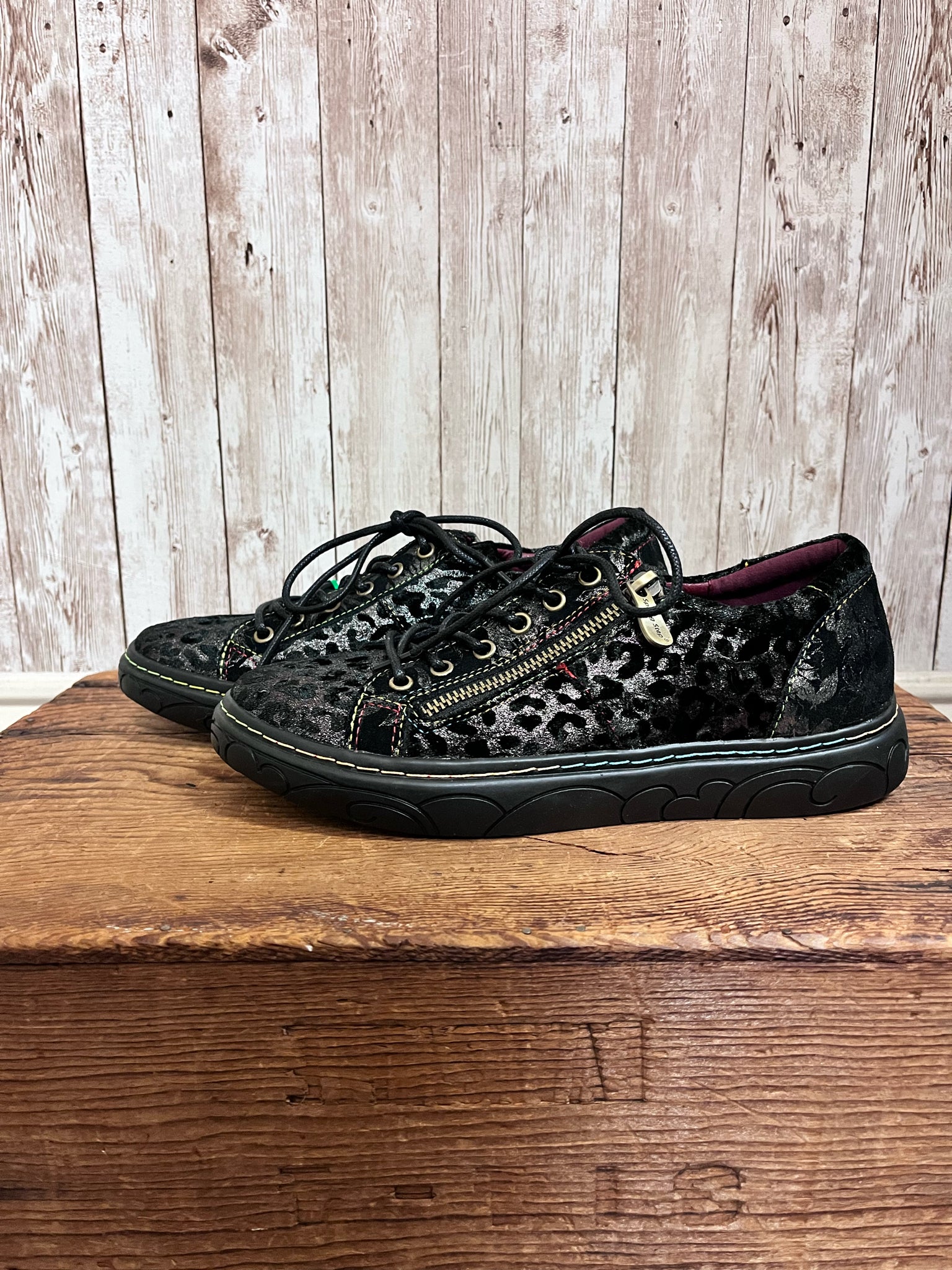 L'ARTISTE 7 Black Sneakers