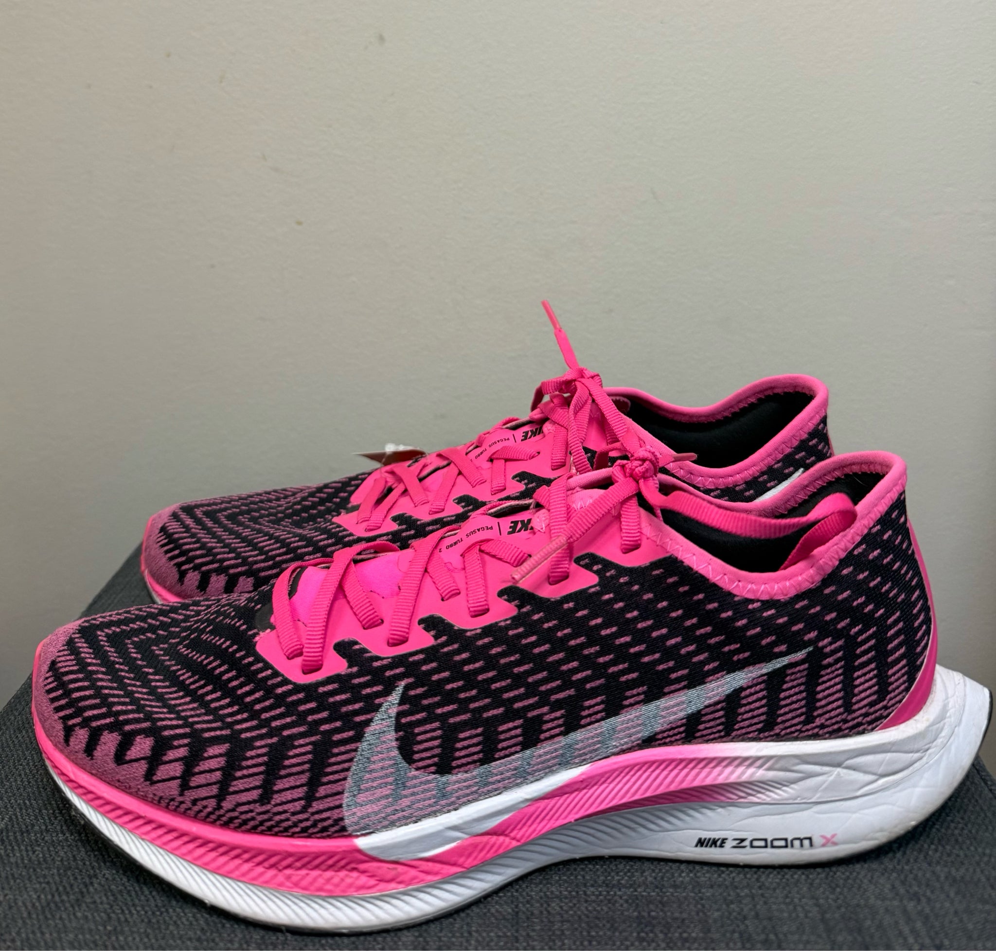 10 NIKE black and pink Sneakers