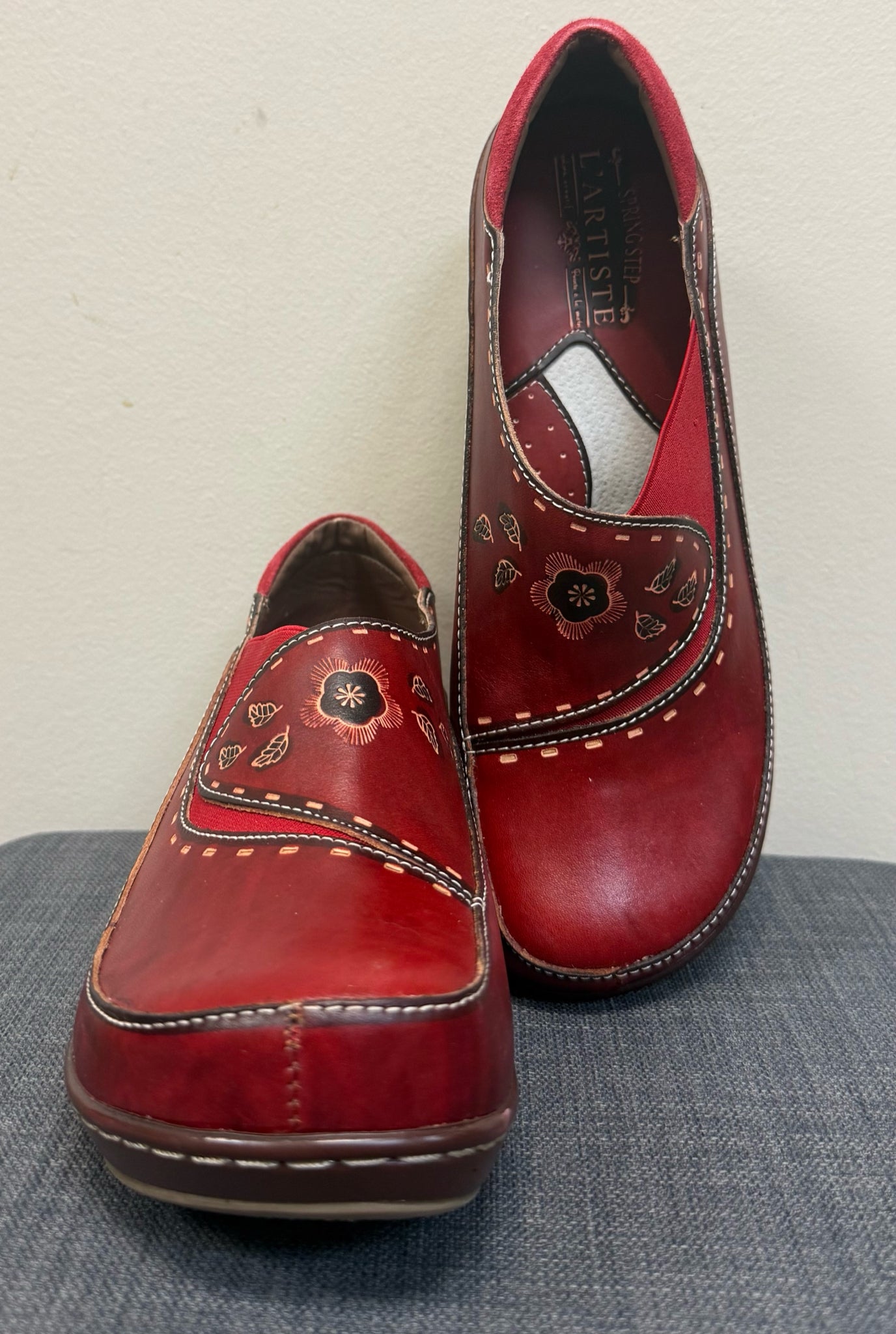 10 L'ARTISTE Red Print SHOES