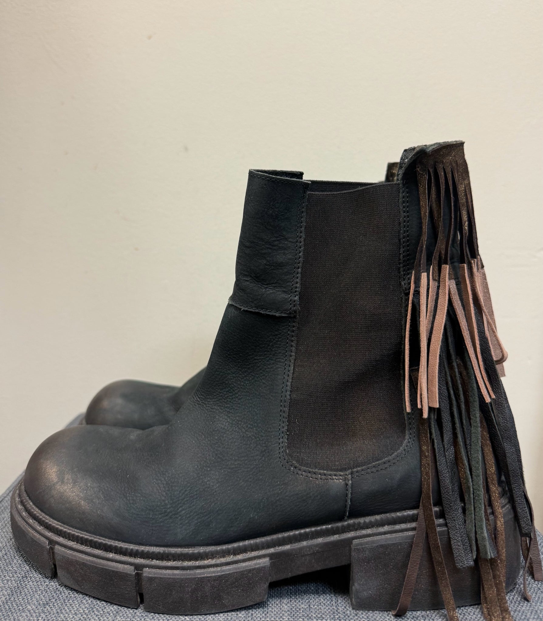 8.5 PAPUCEI Black Boots
