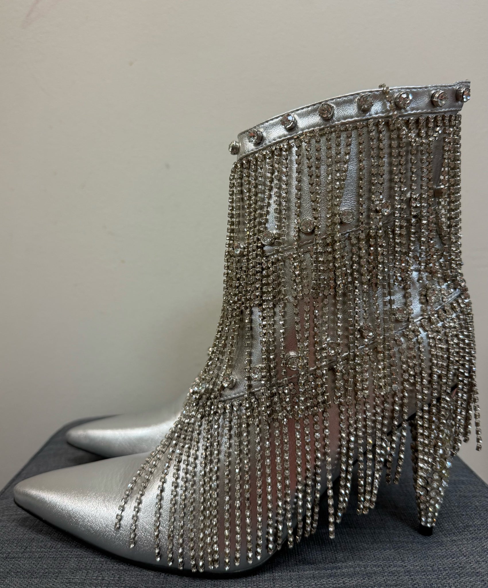 8.5 AZALEA WANG Silver Boots
