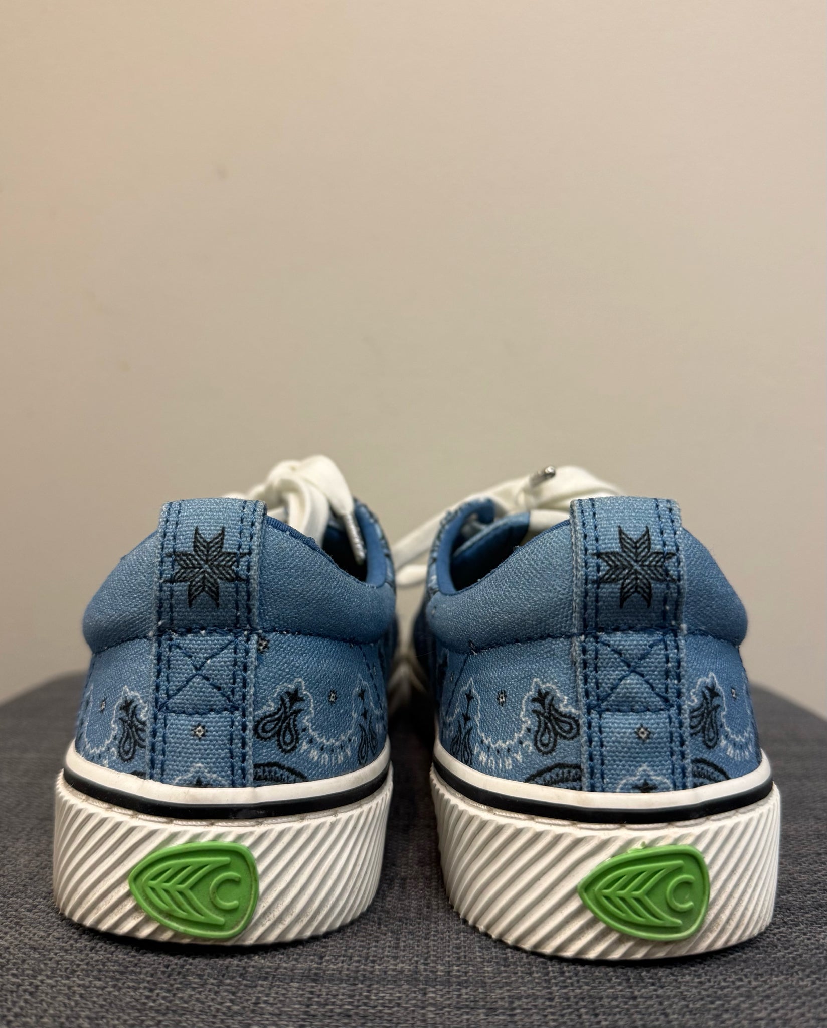 8.5 CARIUMA Blue Print SHOES