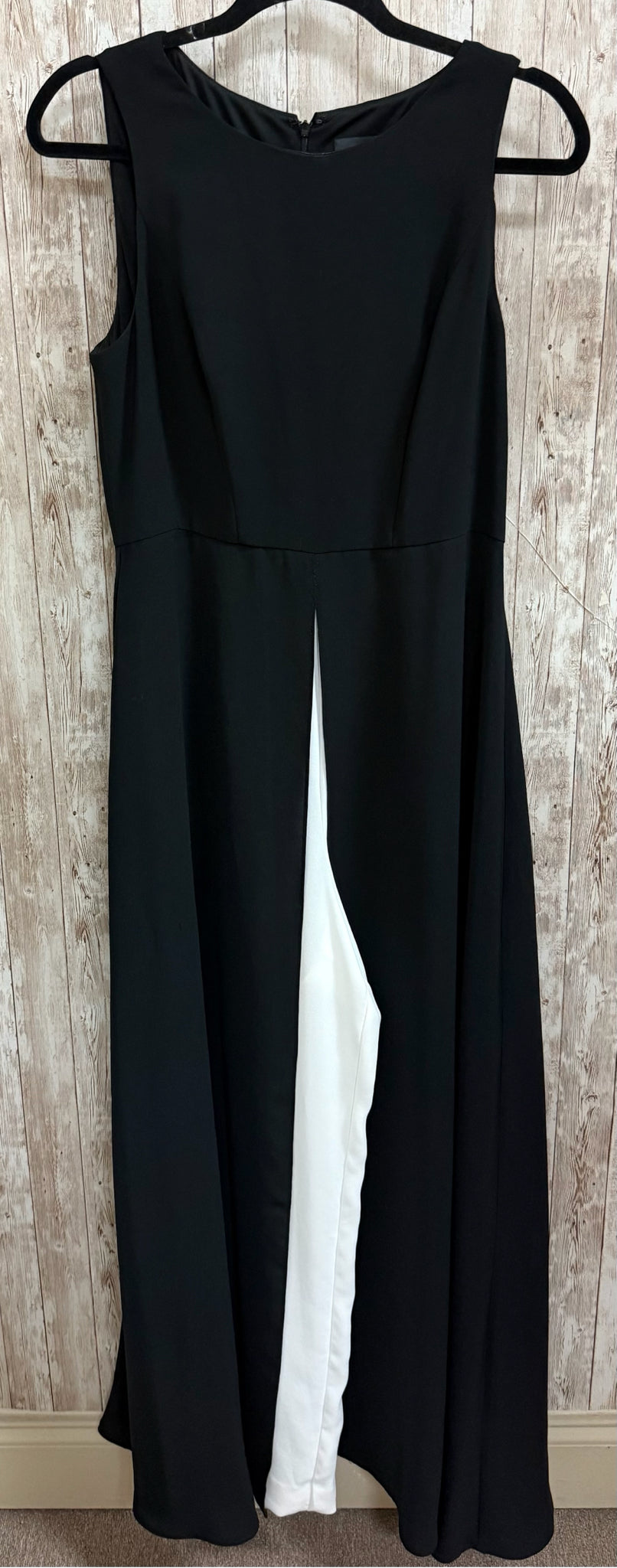 Size 8 ADRIANNA PAPELL BLACK AND WHITE Jumper