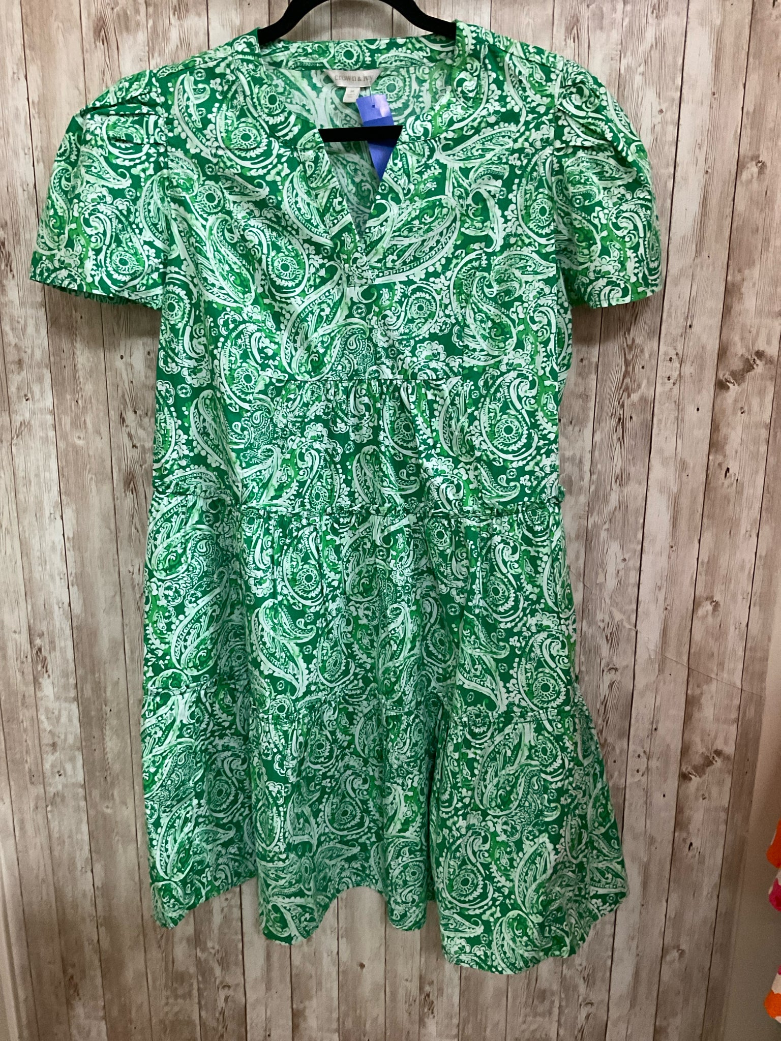 Size M CROWN & IVY GREEN AND WHITE FLORAL Dress