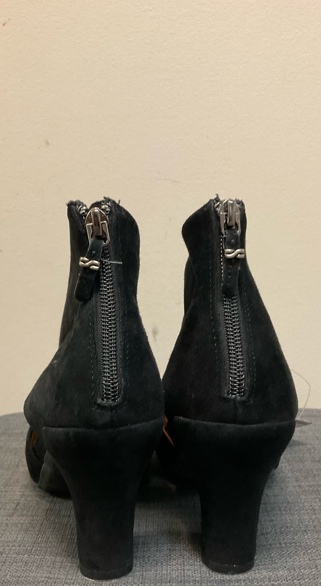 7 EARTHIES Black Sandals
