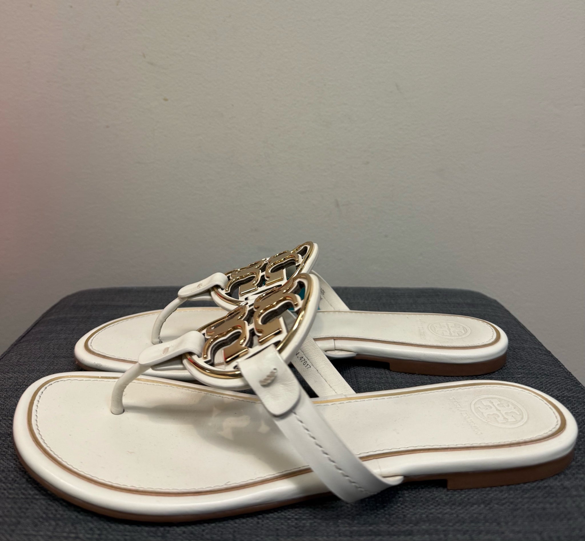 8 TORY BURCH Cream Sandals