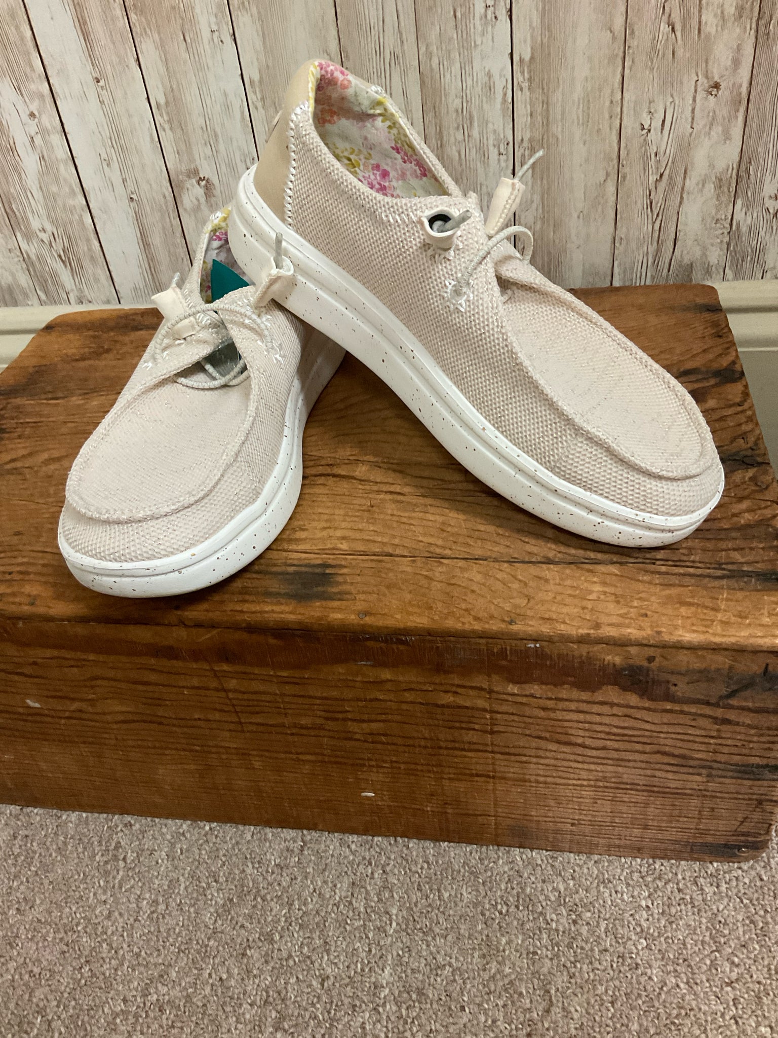 7 HEY DUDE SAND SHOES