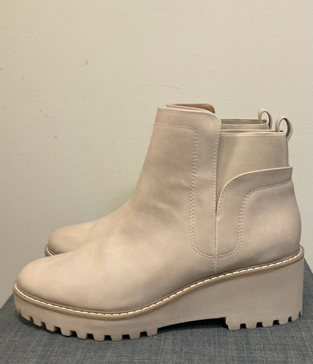 10 DOLCE VITA Beige Boots