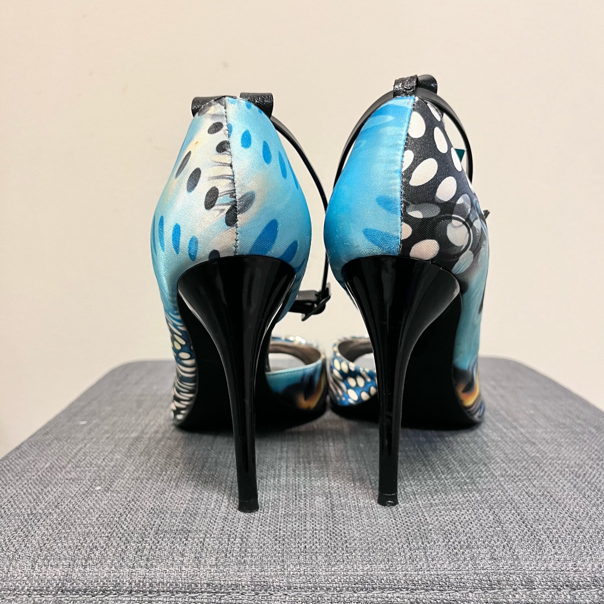 CARLOS 8.5 BLACK AND BLUE SHOES