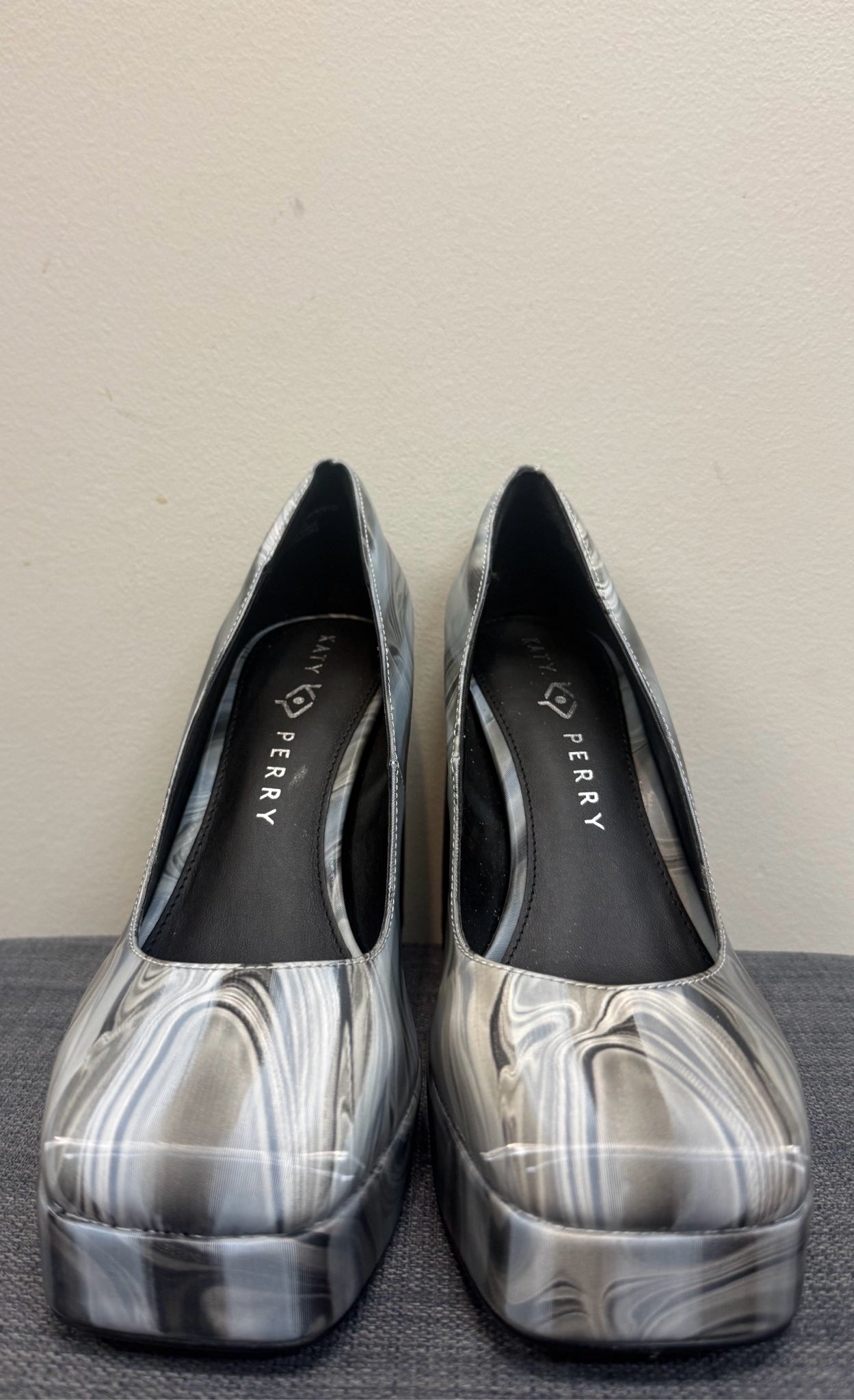 KATY PERRY 8 grey print SHOES