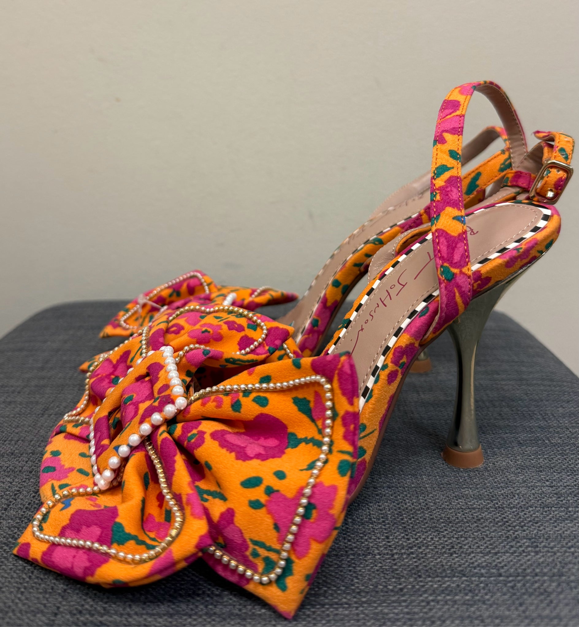 6 BETSEY JOHNSON ORANGE AND PINK Sandals
