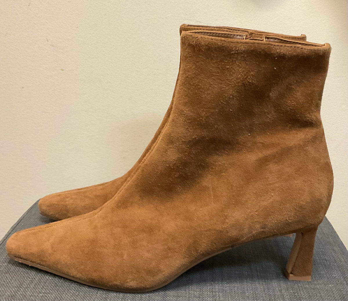 9 STEVE MADDEN Camel Boots