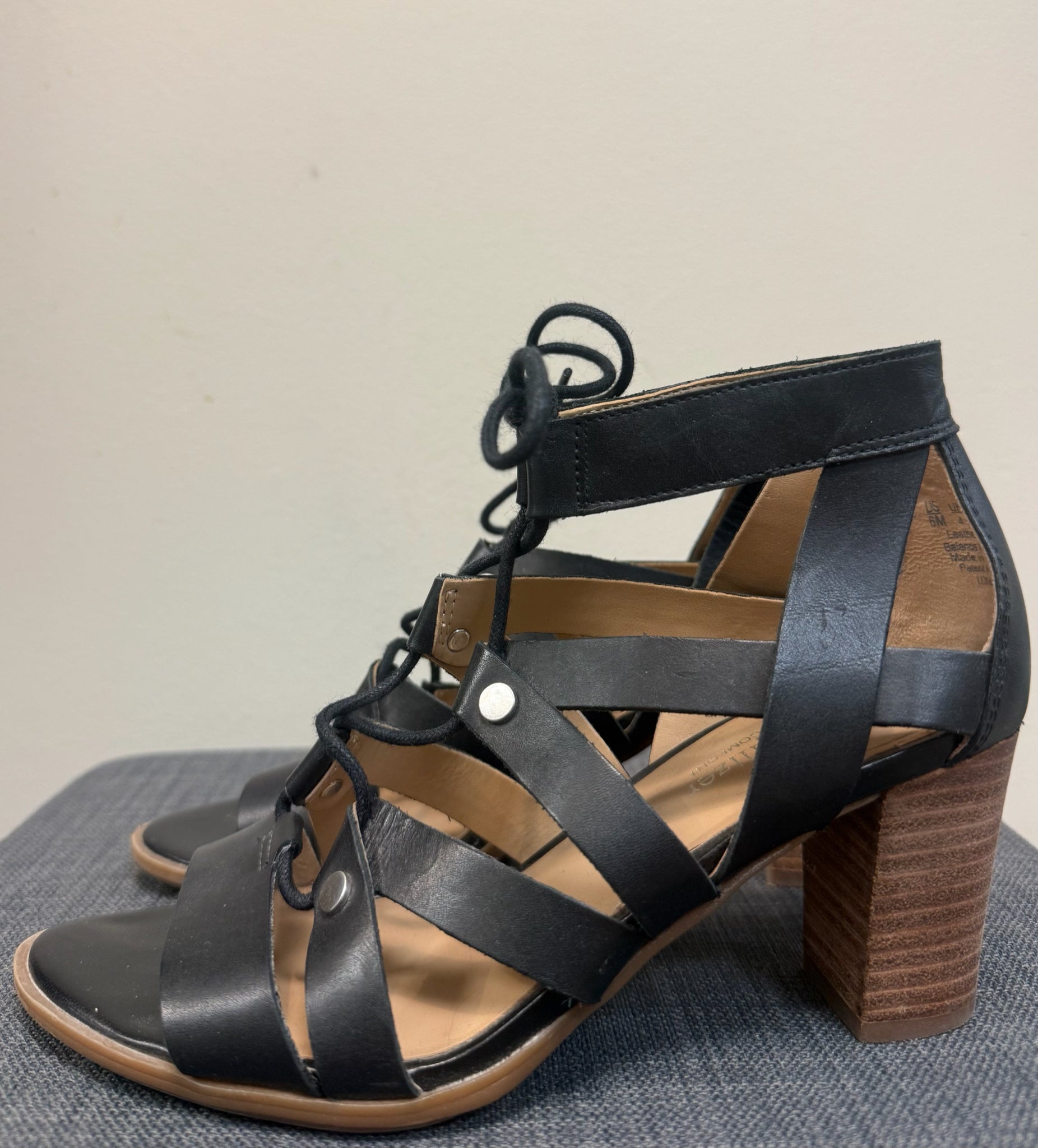 6 NATURALIZER Black Sandals