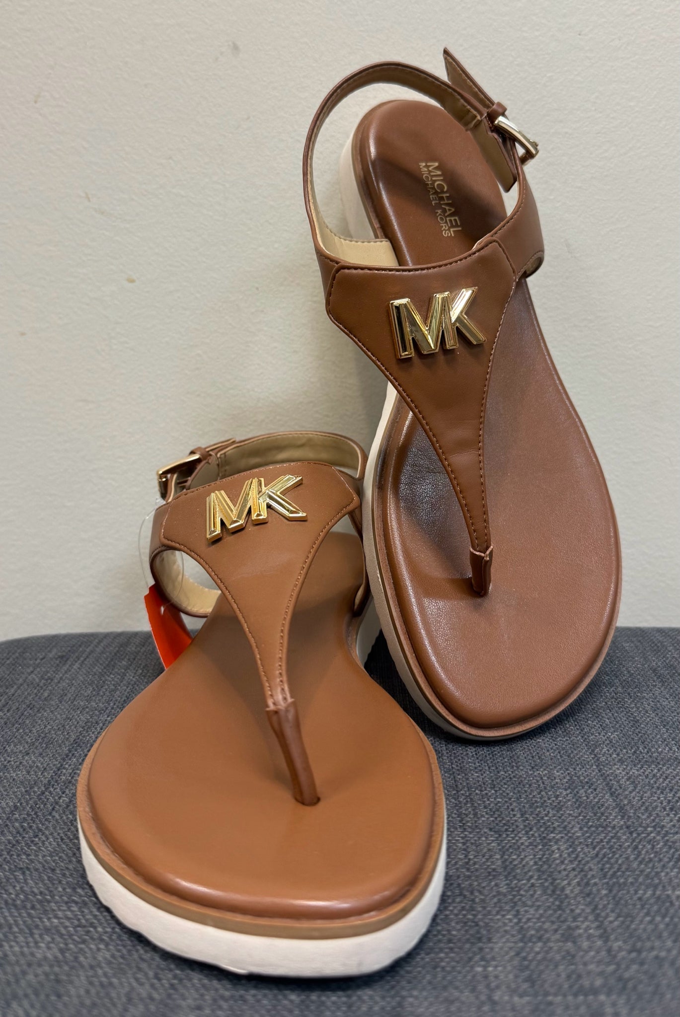 7.5 MICHAEL KORS Brown Sandals