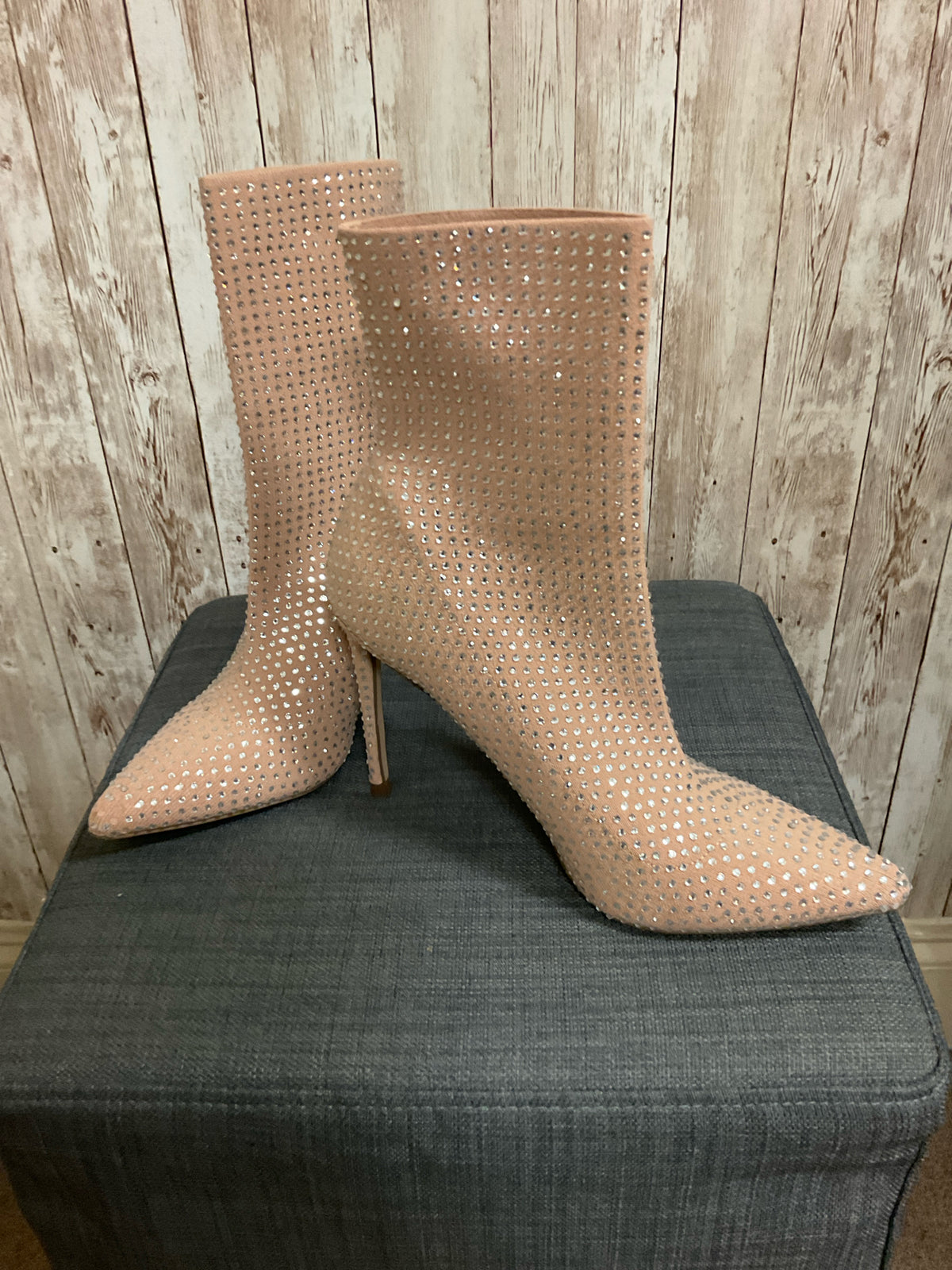 8.5 STEVE MADDEN Nude Boots
