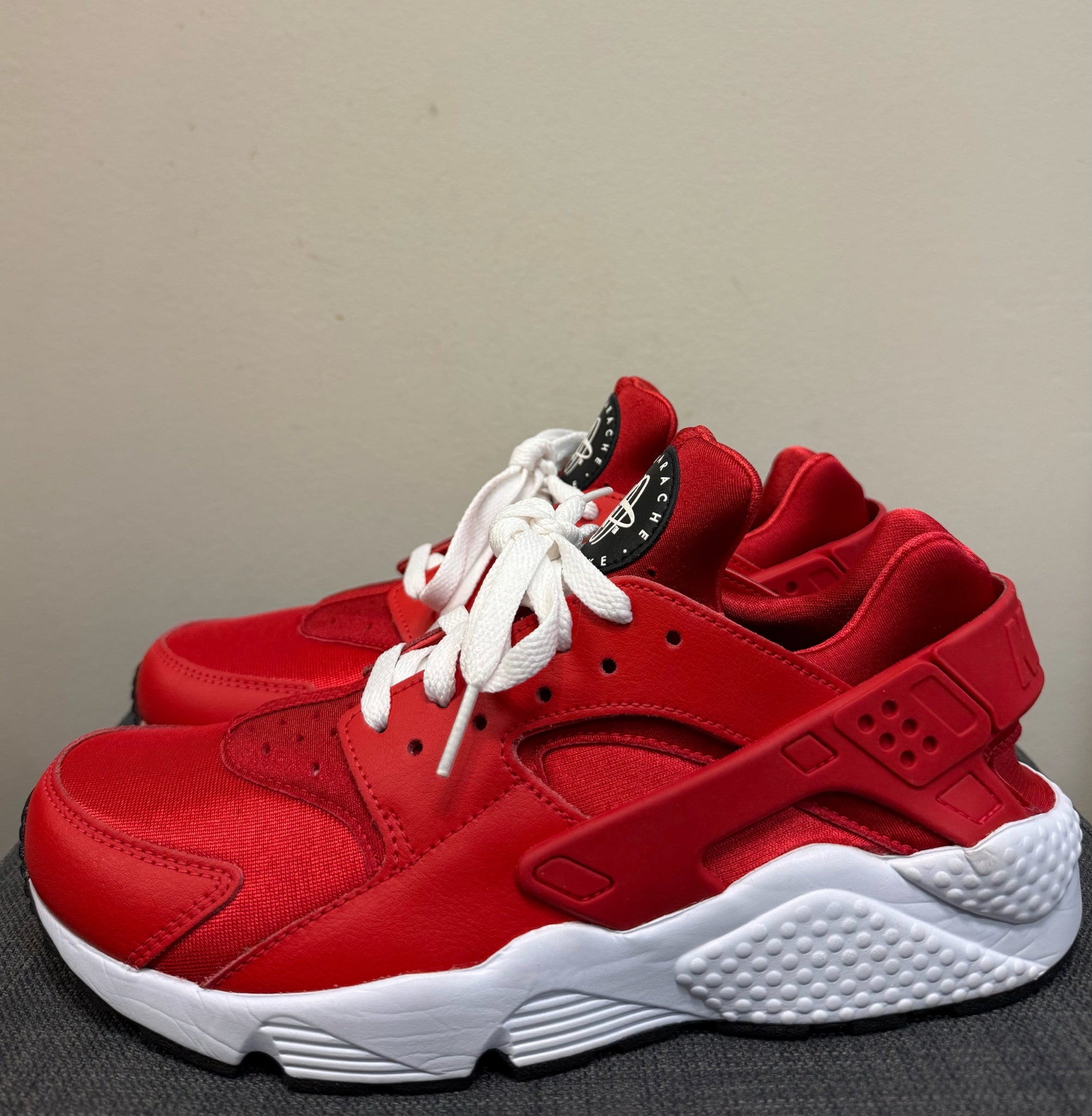 9.5 NIKE Red SHOES