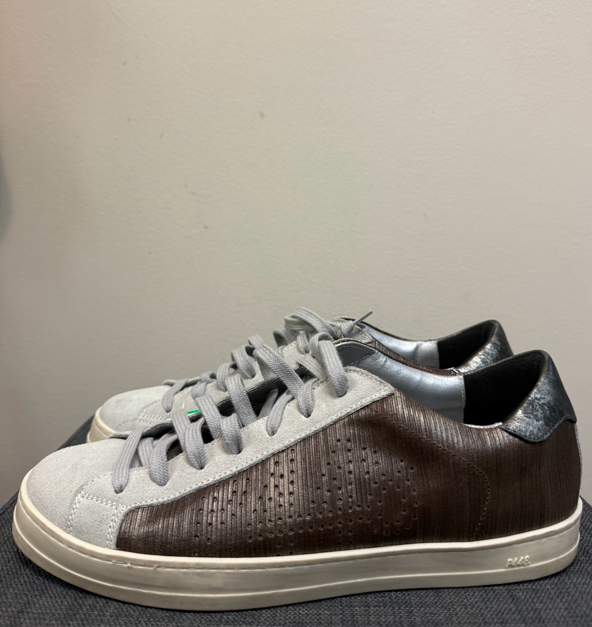 10 P448 BROWN AND GREY SHOES