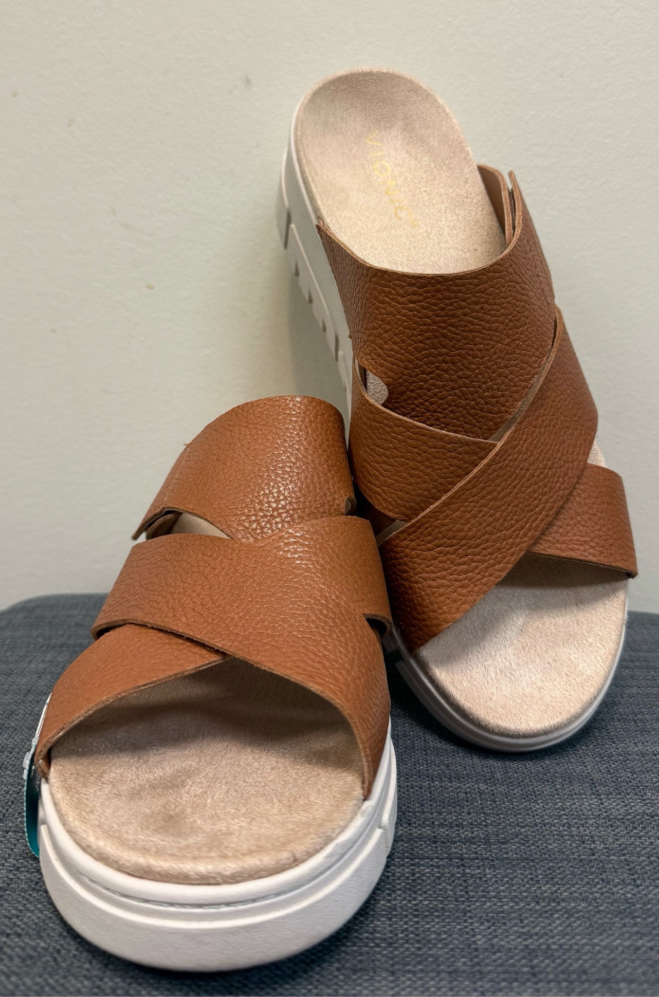 10 VIONIC Brown Sandals