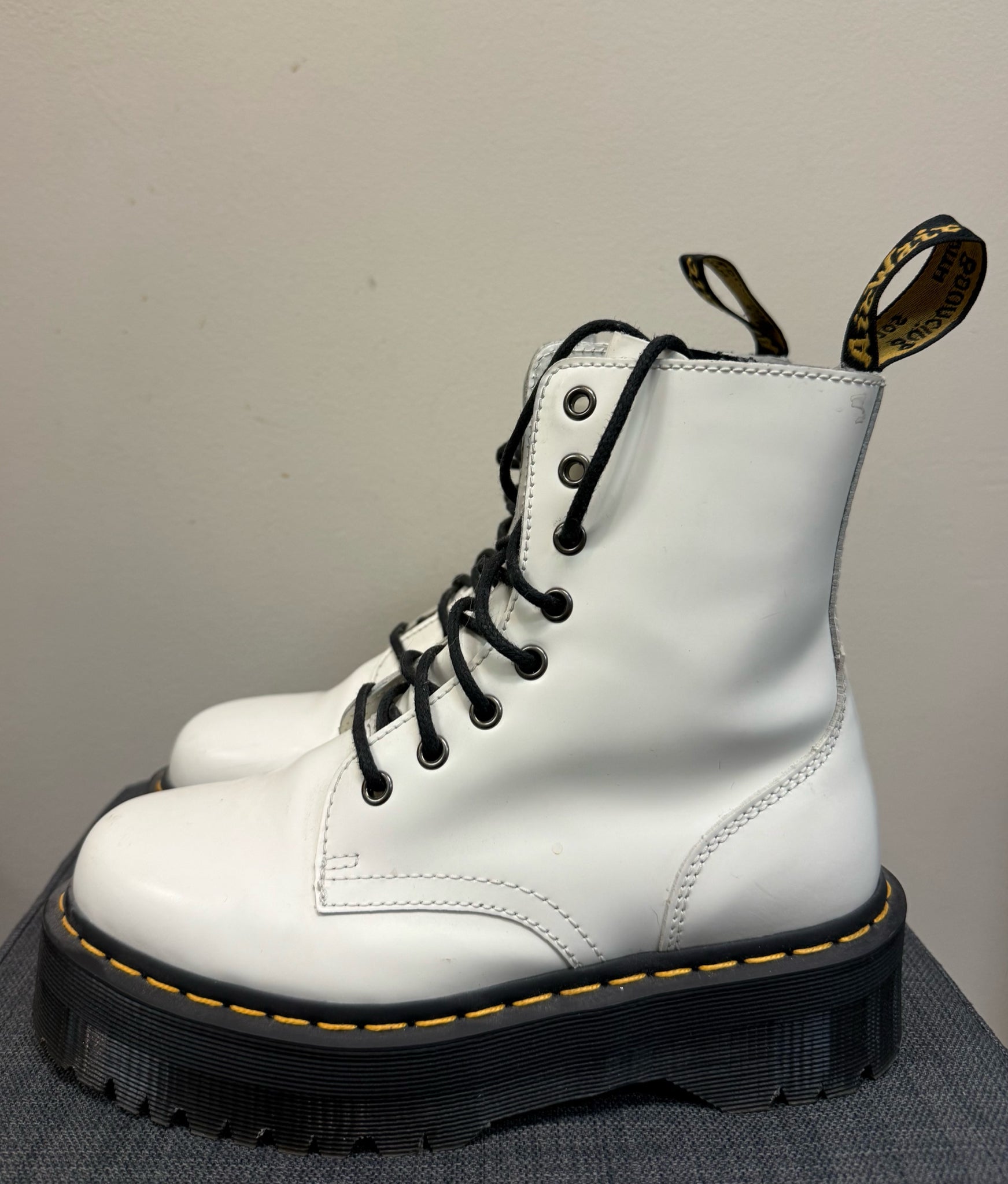 7 DR MARTENS White Boots