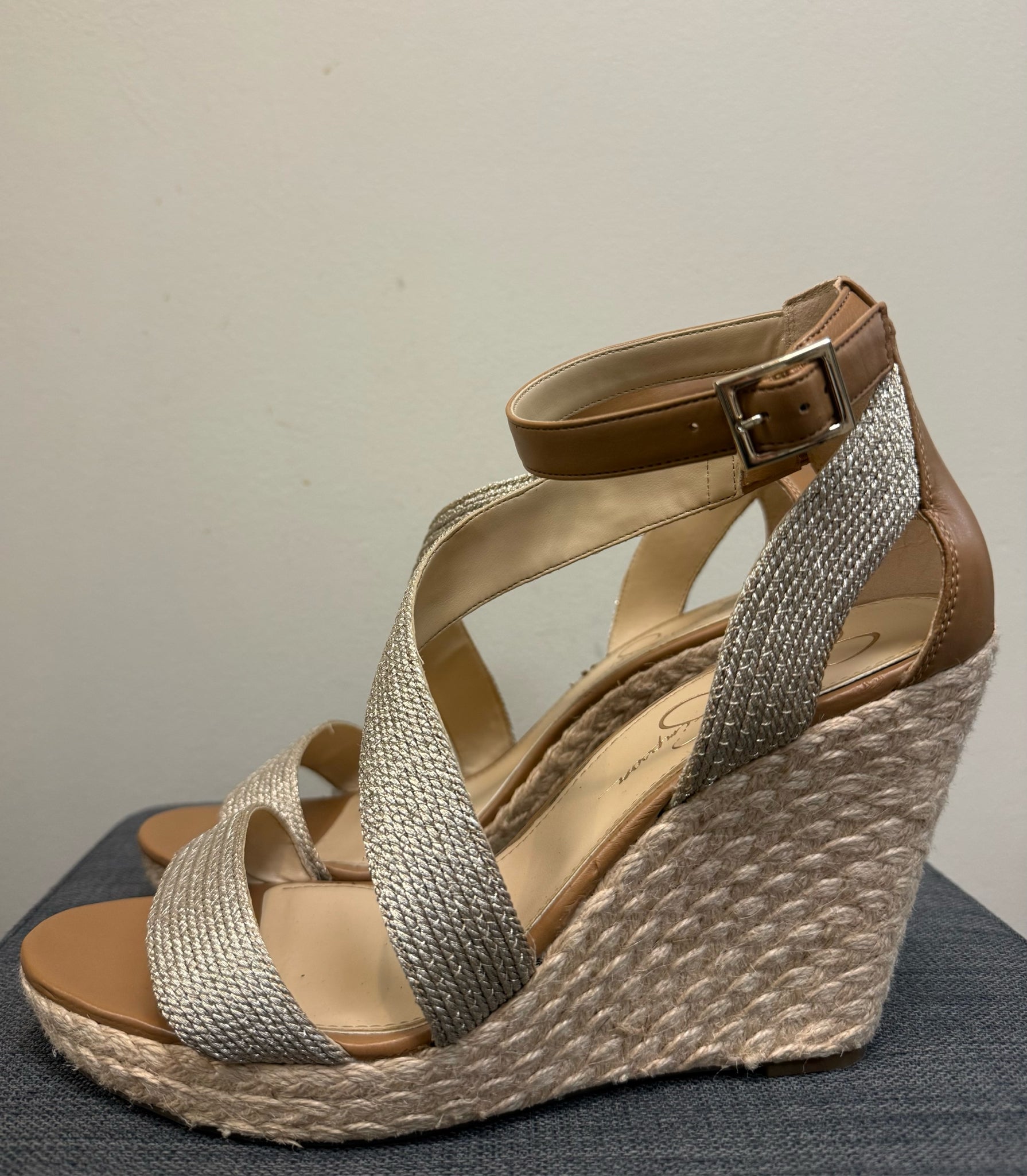 11 JESSICA SIMPSON Gold Sandals
