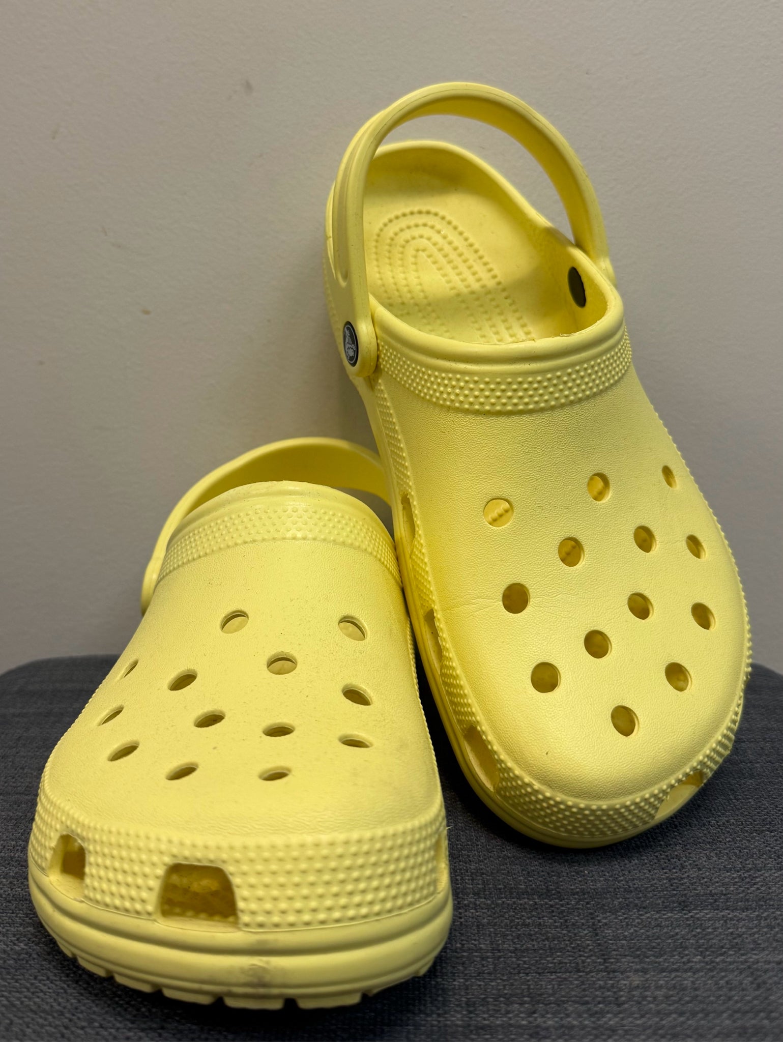 10 CROCS Yellow SHOES