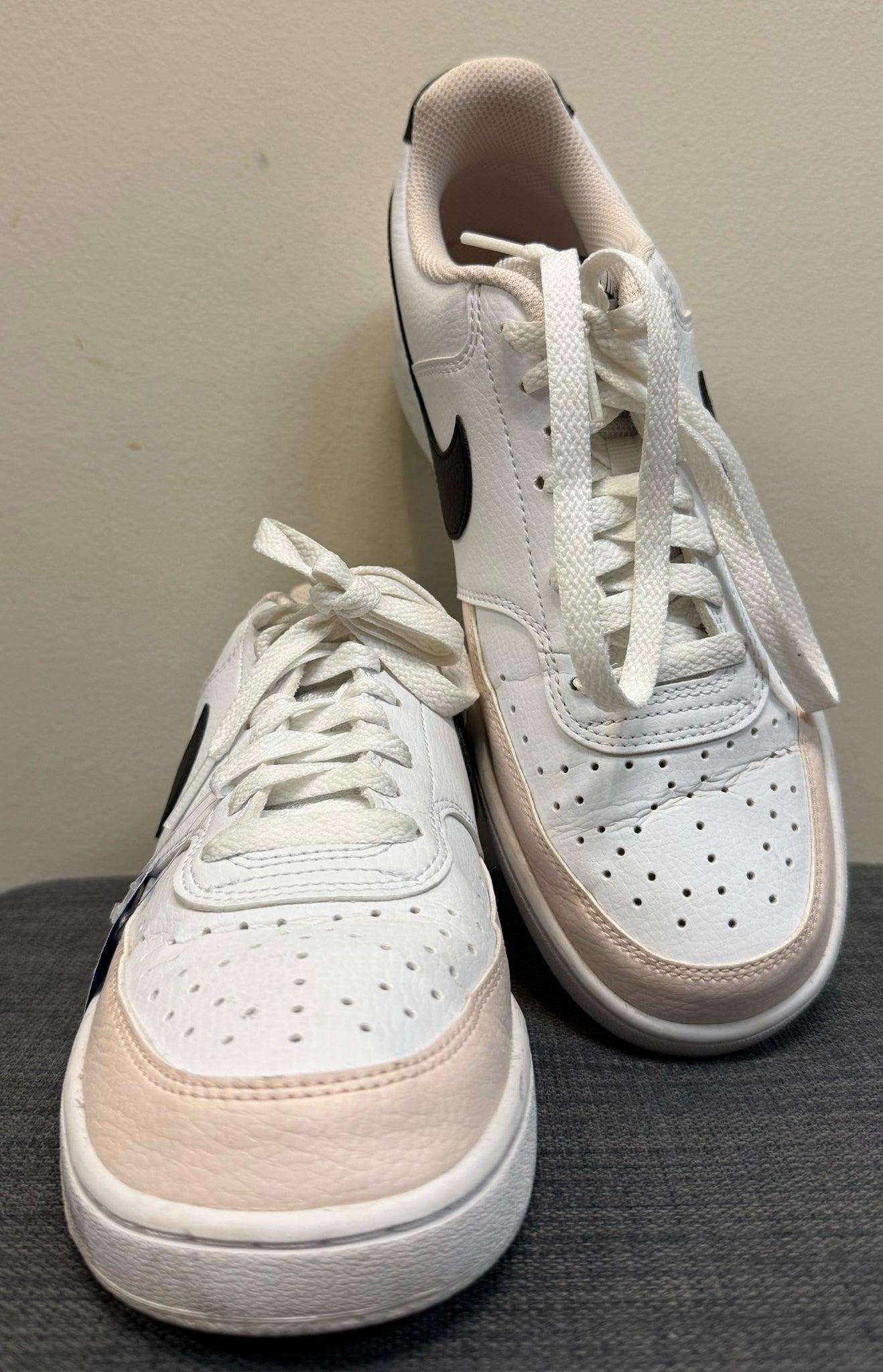 9 NIKE White SHOES