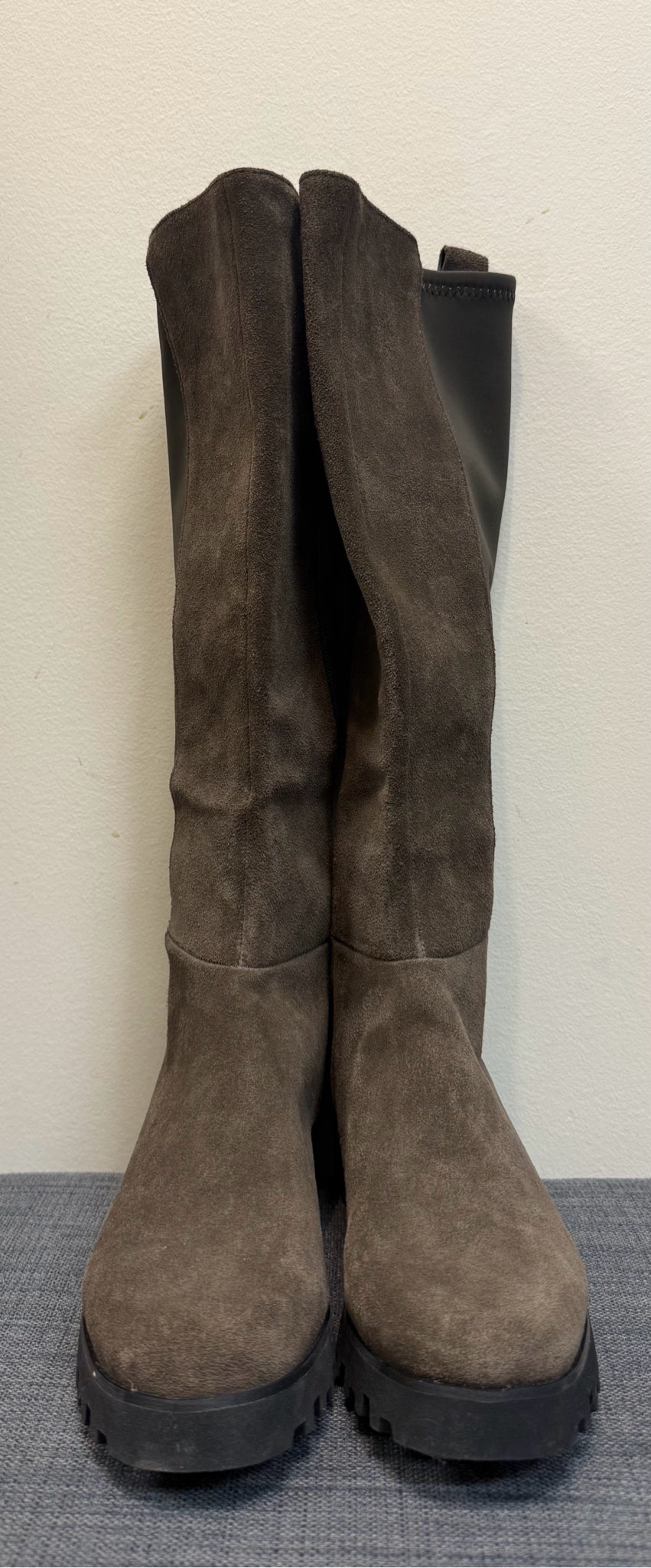 DONALD J PLINER 7 Taupe Boots